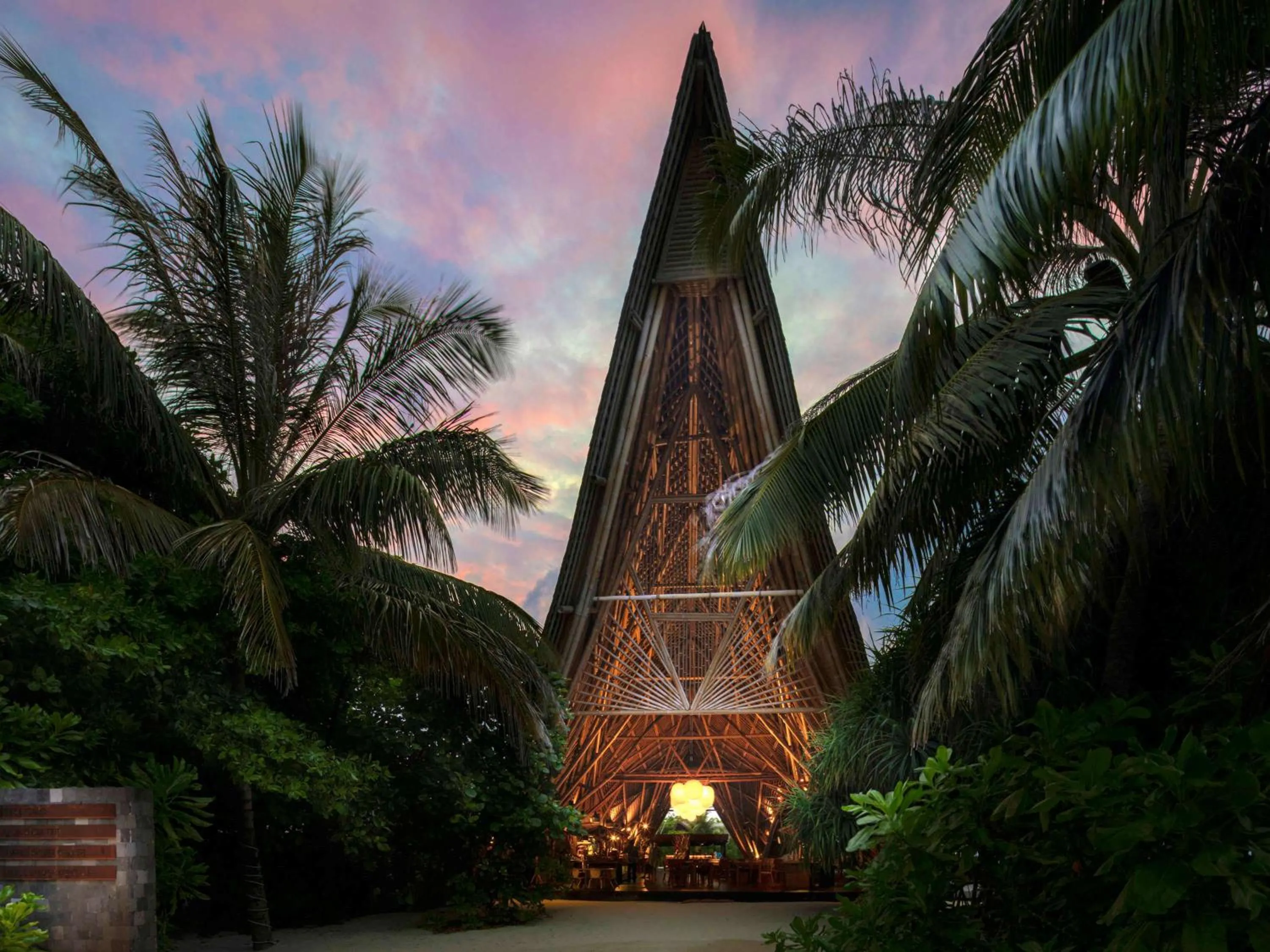 Restaurant/places to eat in Kuredhivaru Resort and Spa - Maldives