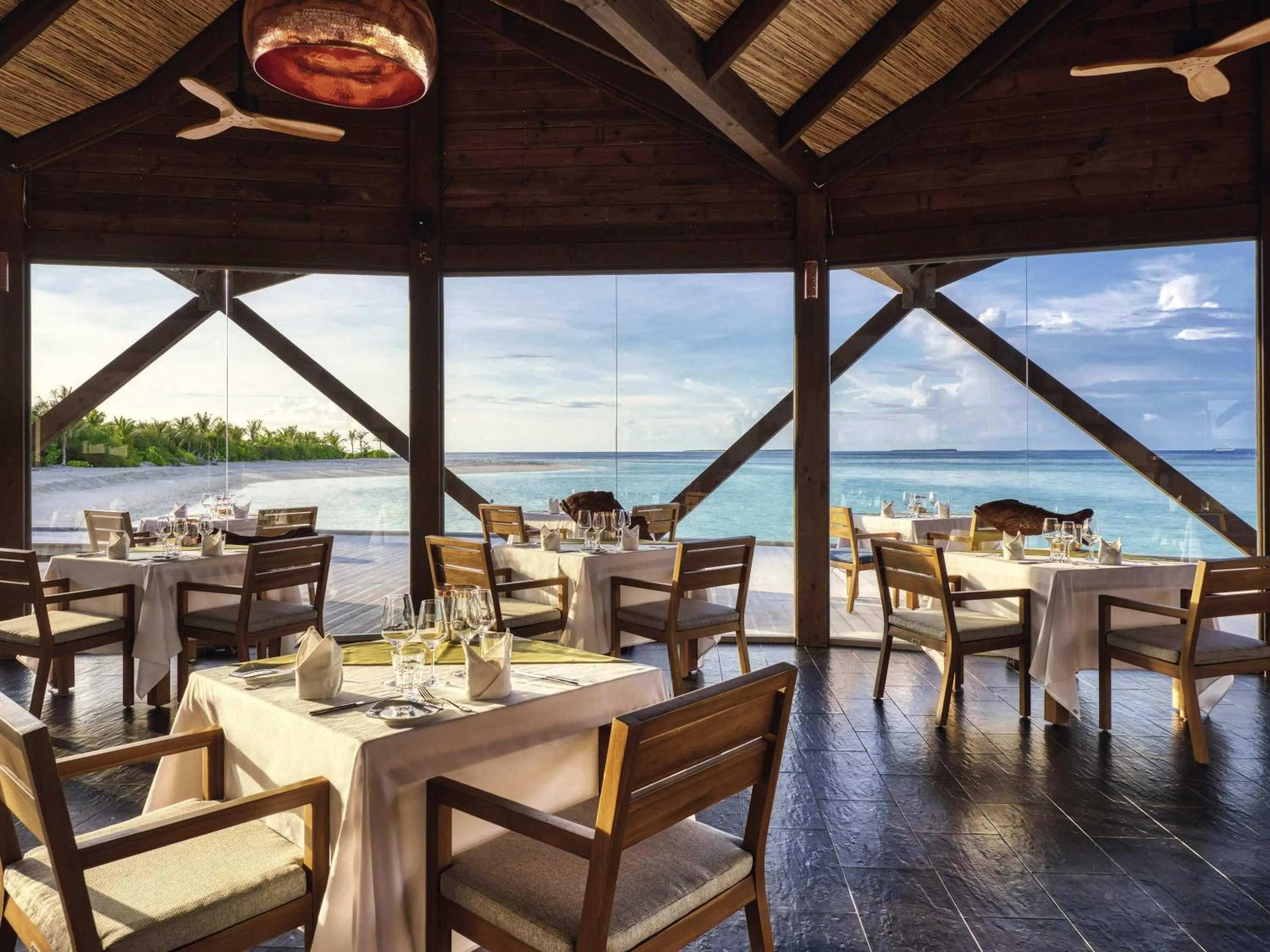 Restaurant/places to eat in Kuredhivaru Resort and Spa - Maldives