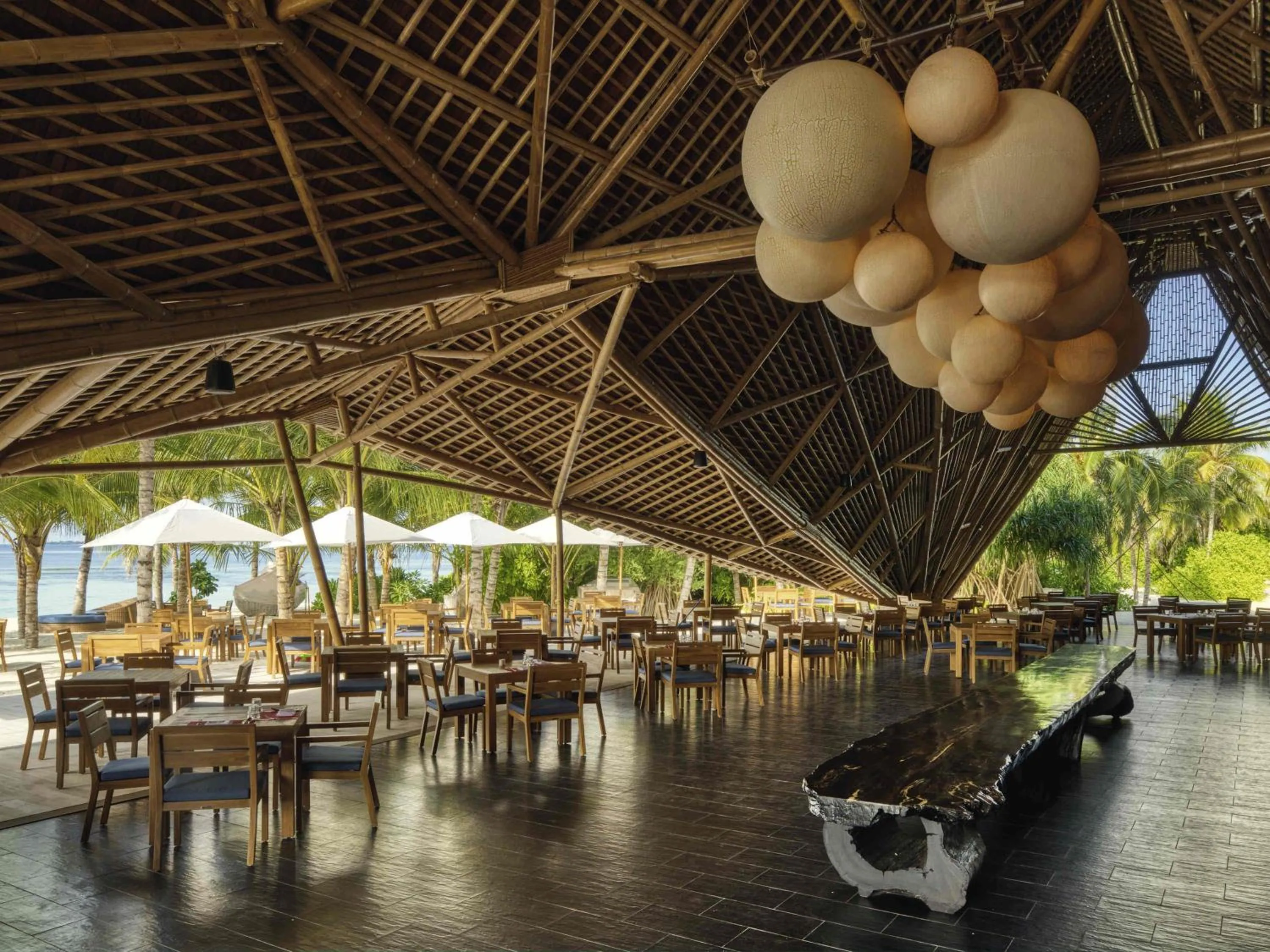 Restaurant/places to eat in Kuredhivaru Resort and Spa - Maldives
