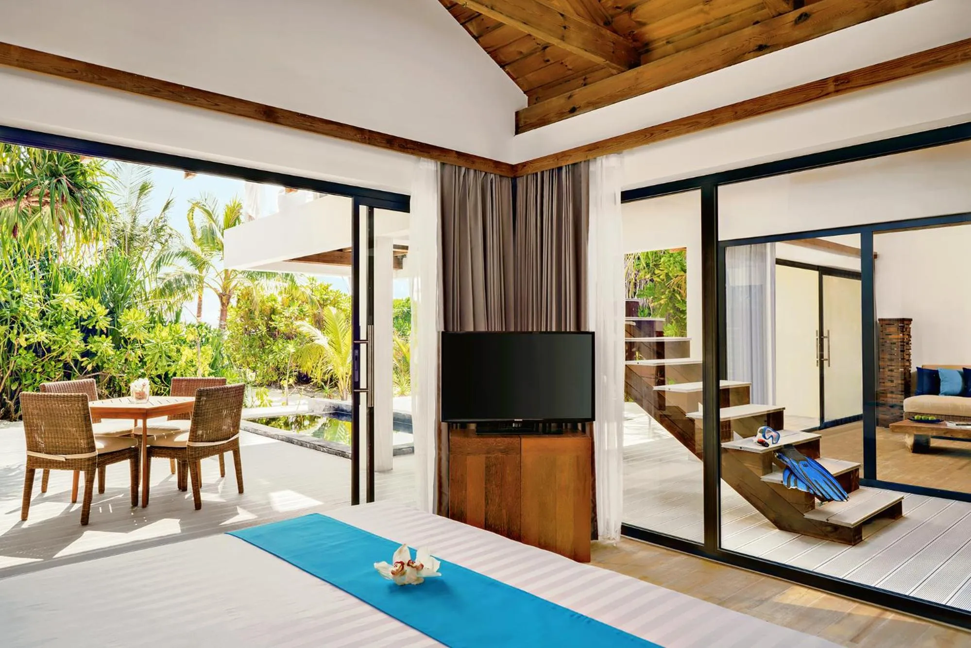 Communal lounge/ TV room in Kuredhivaru Resort and Spa - Maldives