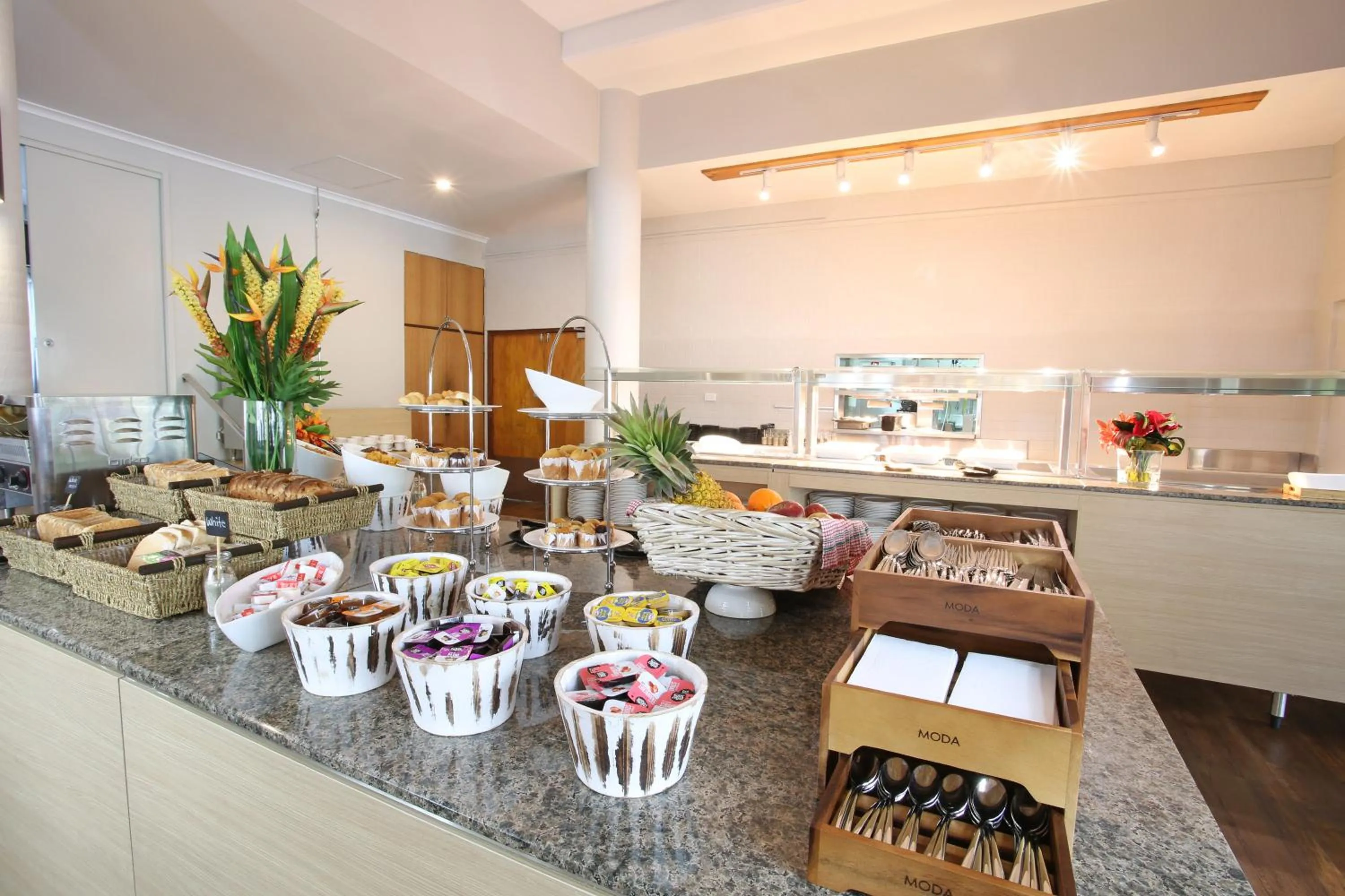 Restaurant/places to eat in Mantra Club Croc