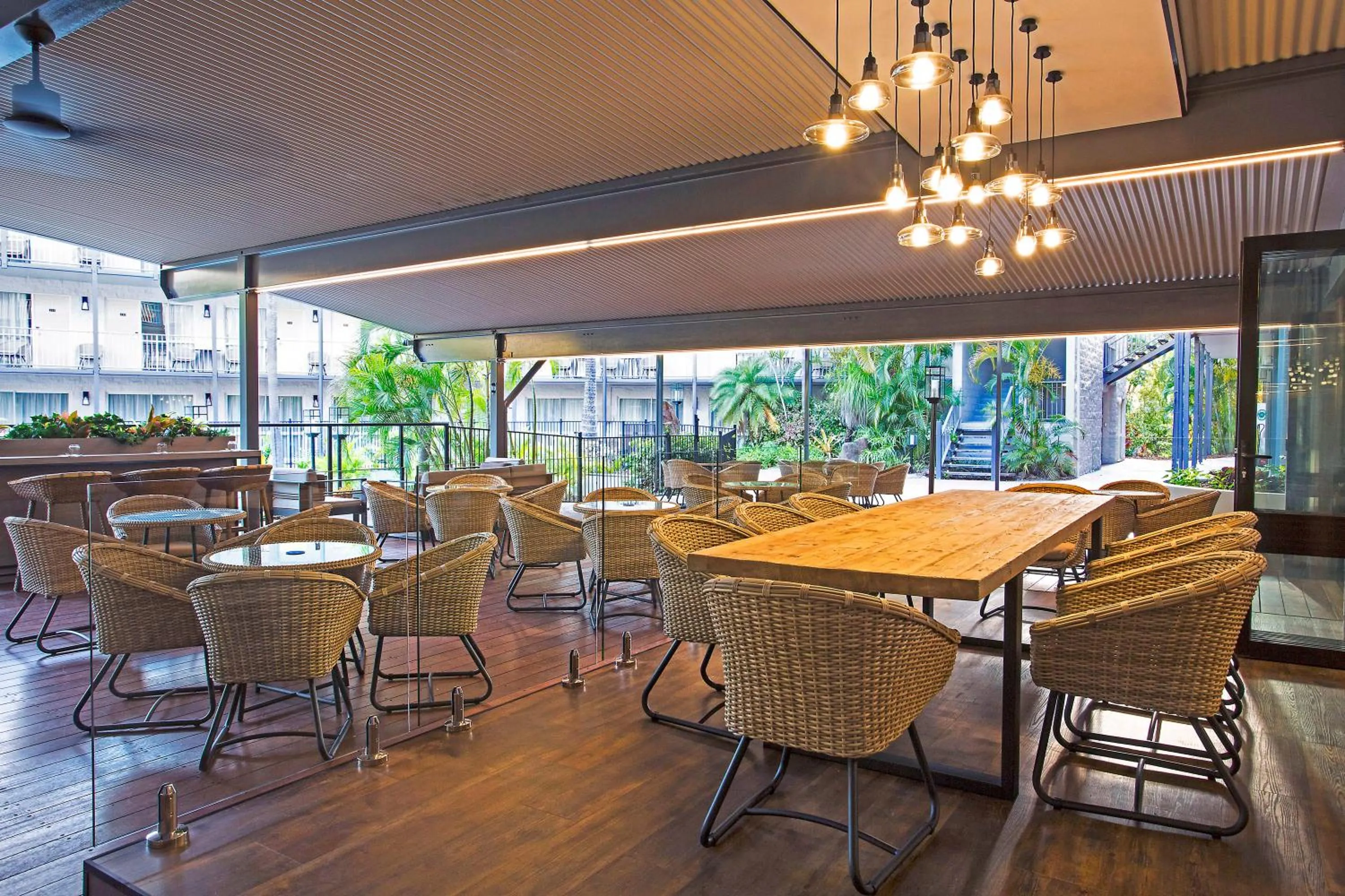 Restaurant/places to eat in Mantra Club Croc