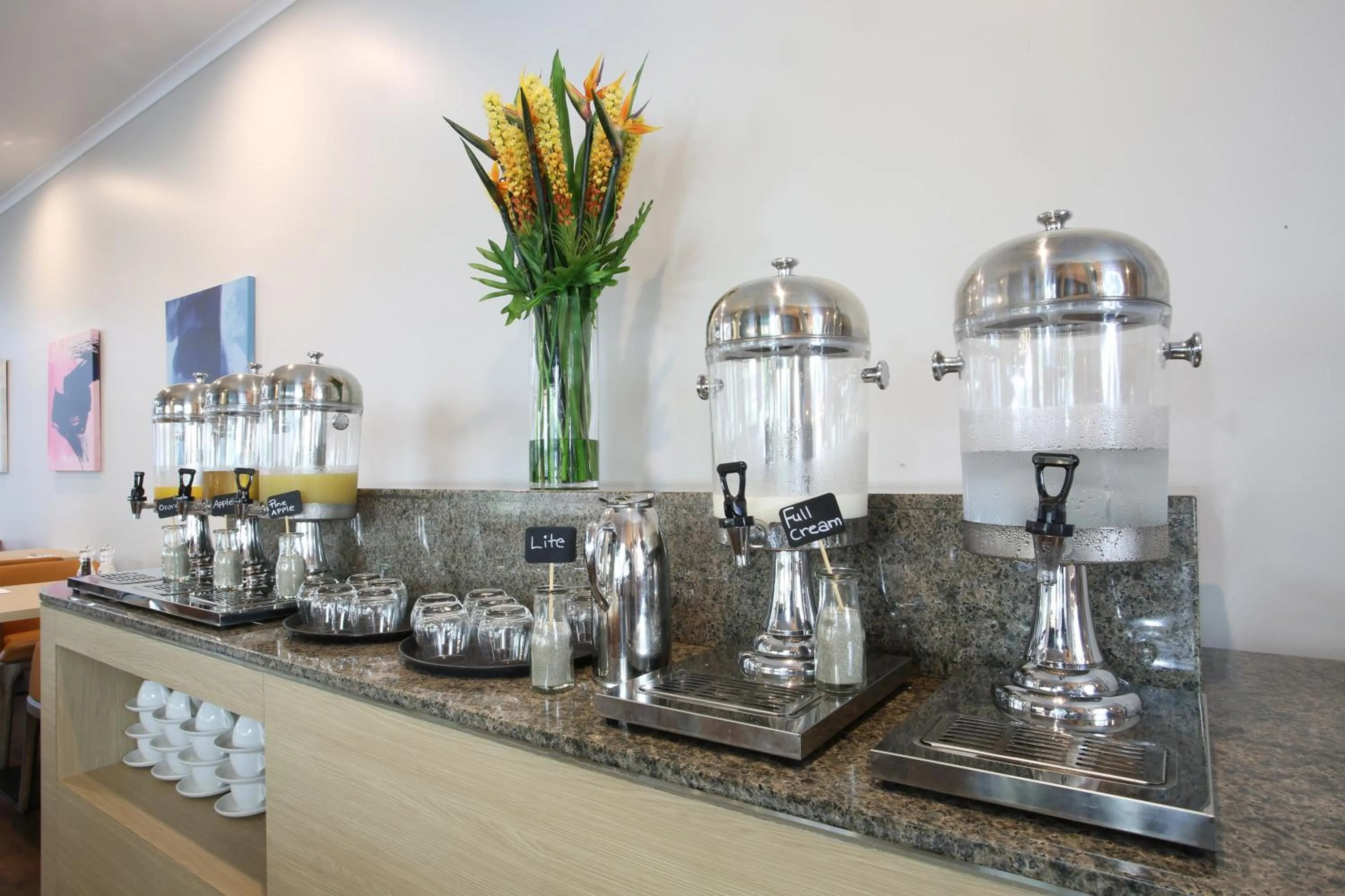 Restaurant/places to eat in Mantra Club Croc