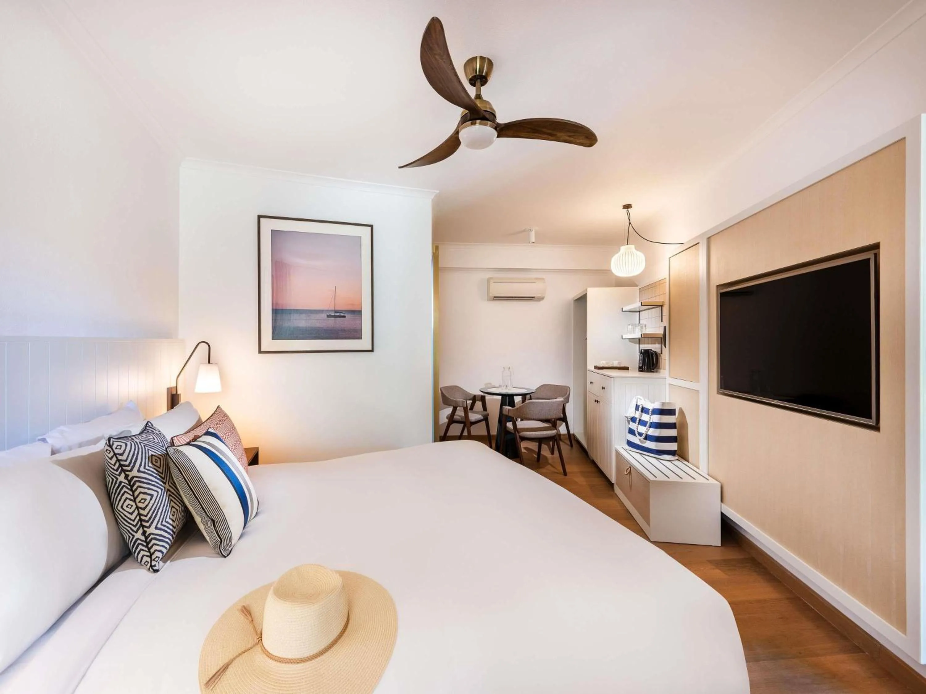 Bedroom, Bed in Mantra Club Croc