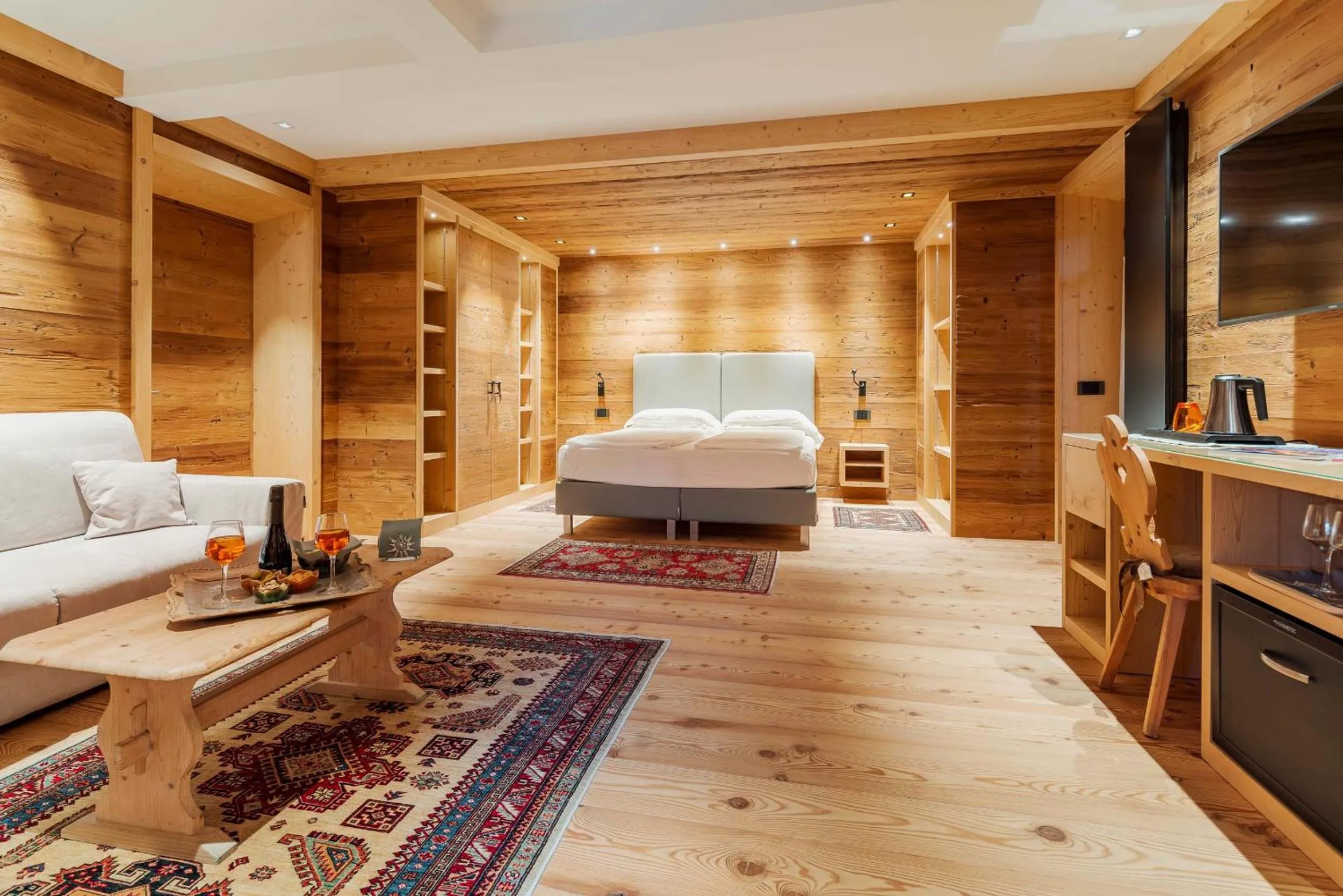 Photo of the whole room, Bed in Hotel Villa Alpina ***S