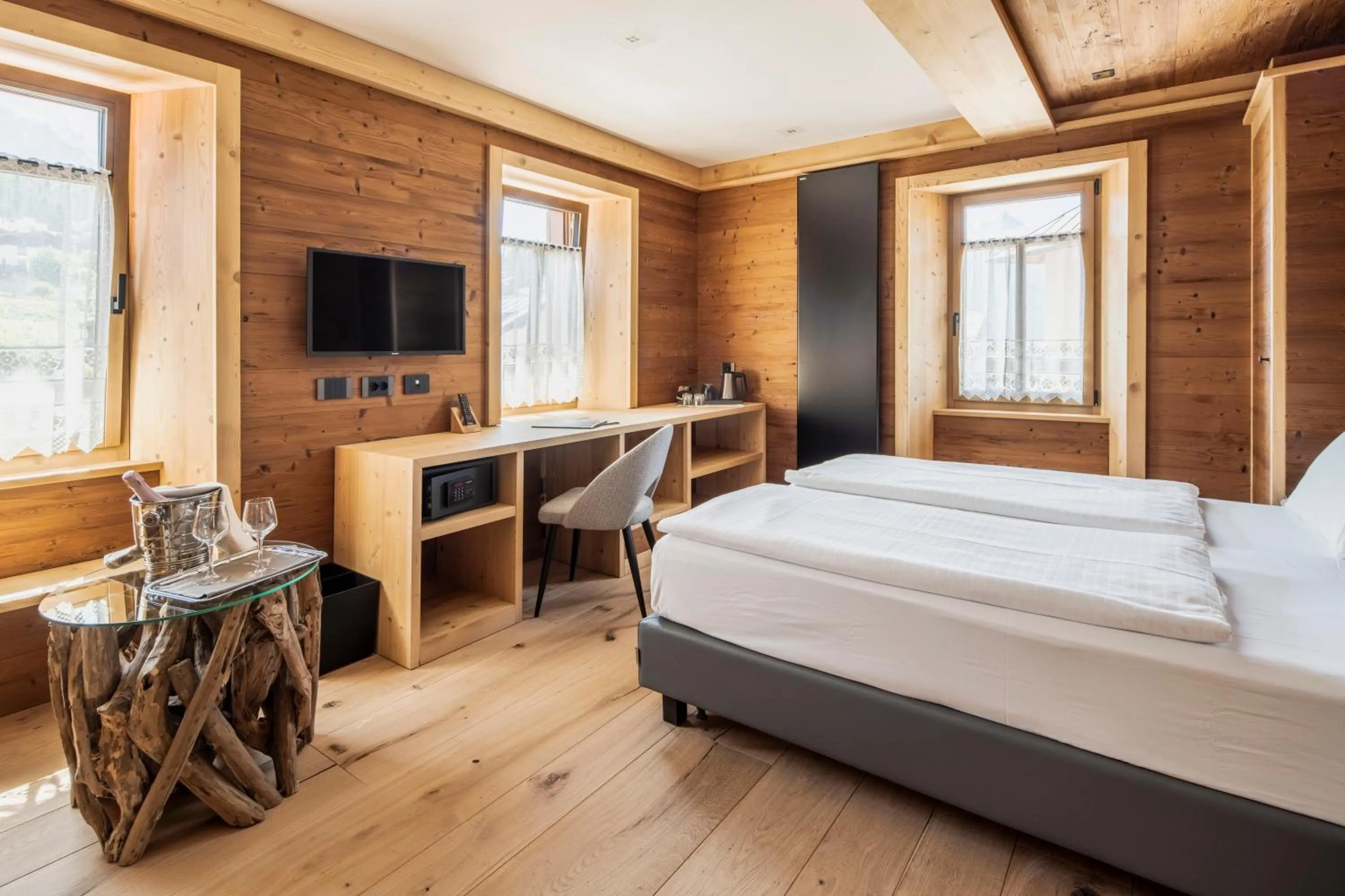 Photo of the whole room, Bed in Hotel Villa Alpina ***S