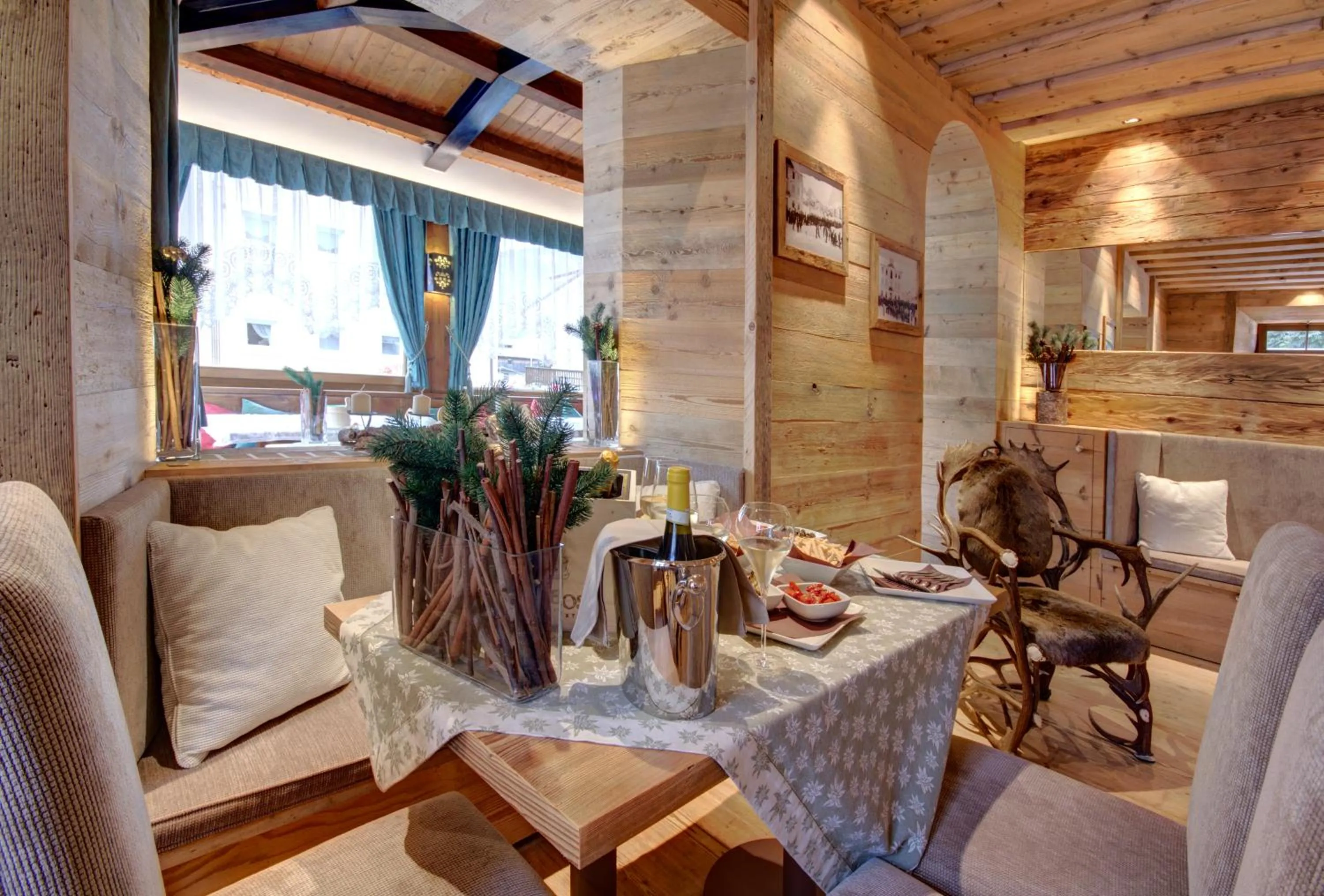 Communal lounge/ TV room in Hotel Villa Alpina ***S