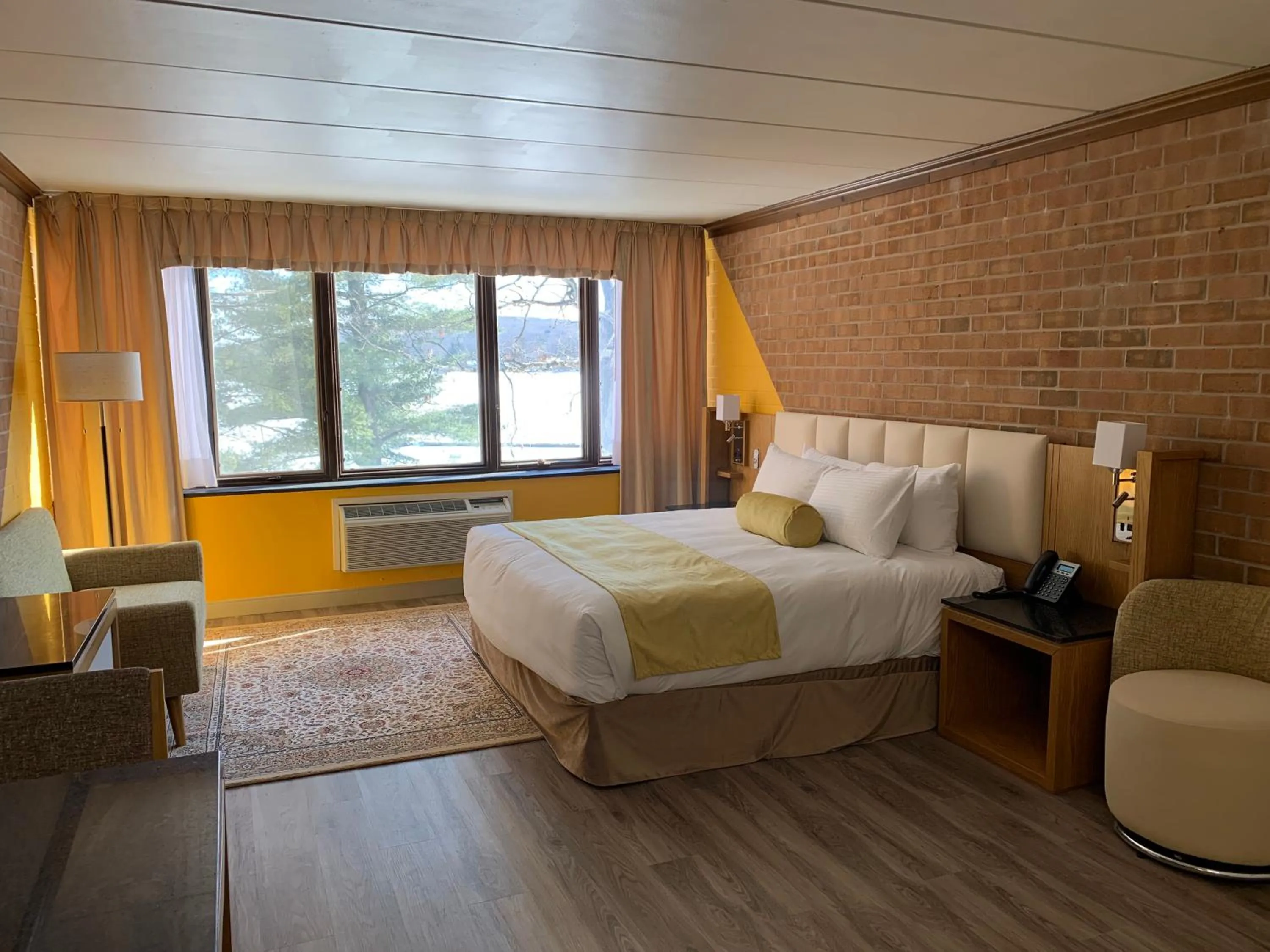 Bedroom, Bed in Split Rock Resort
