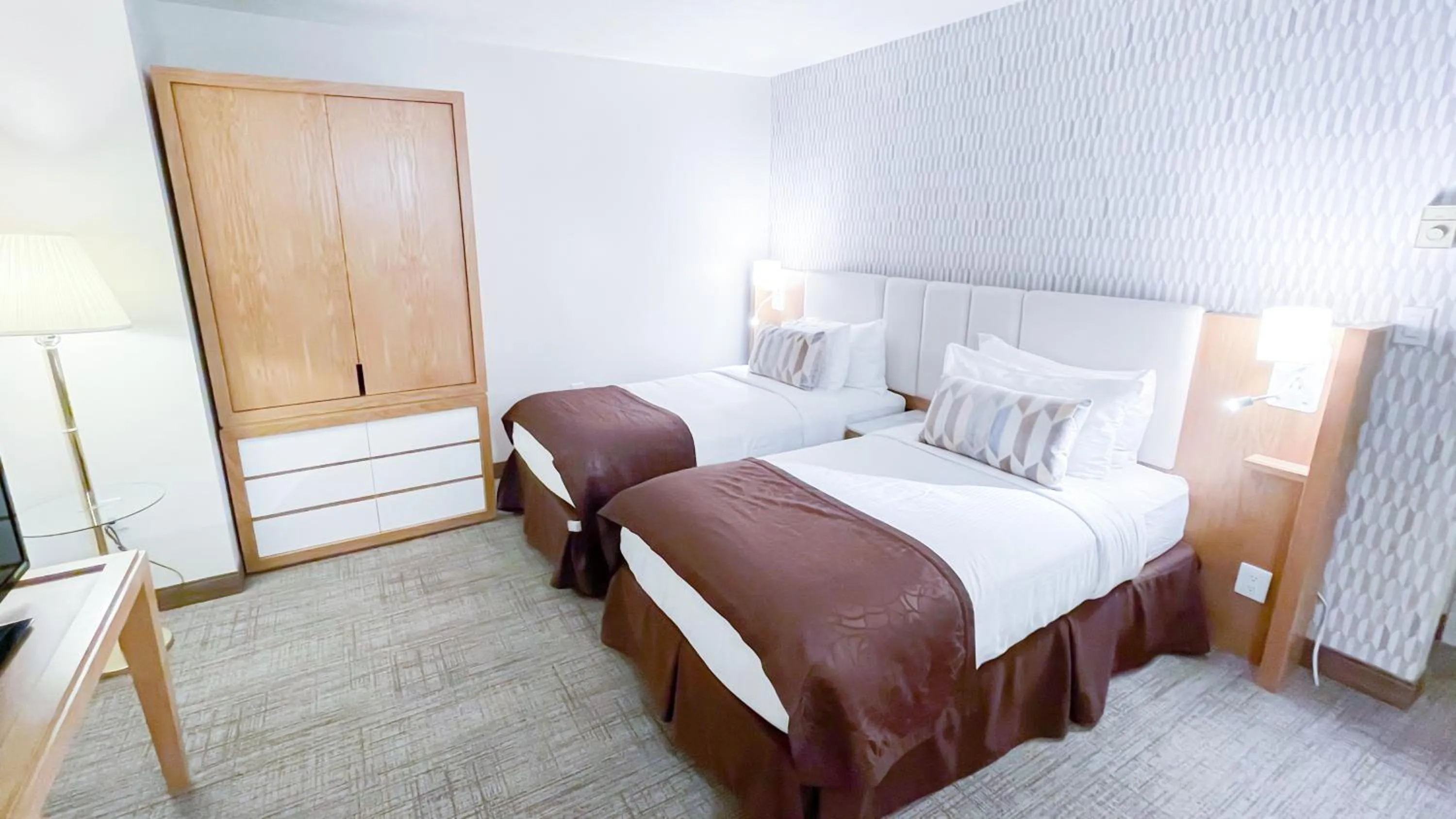 Bedroom, Bed in Split Rock Resort