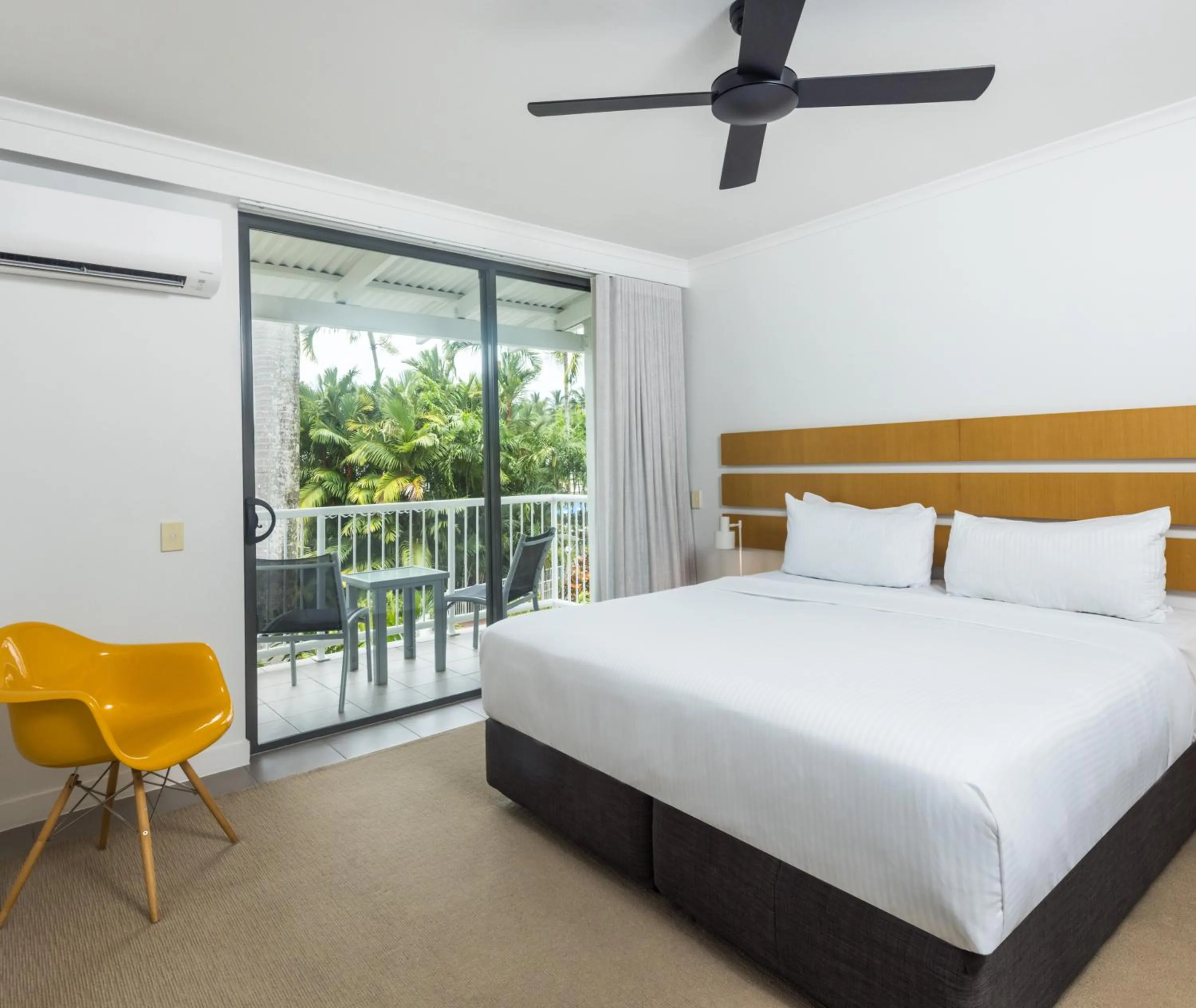 Bed in Oaks Port Douglas Resort