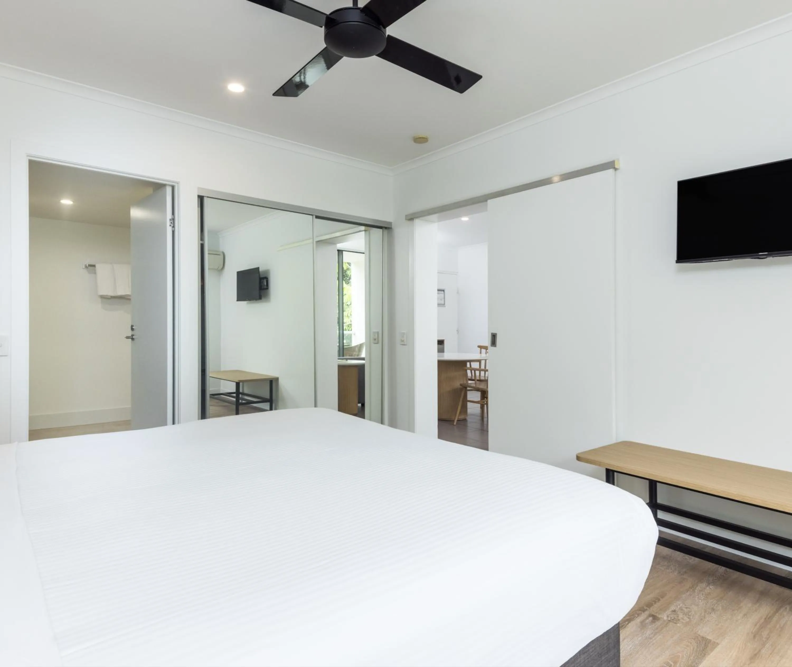 Bedroom, Bed in Oaks Port Douglas Resort