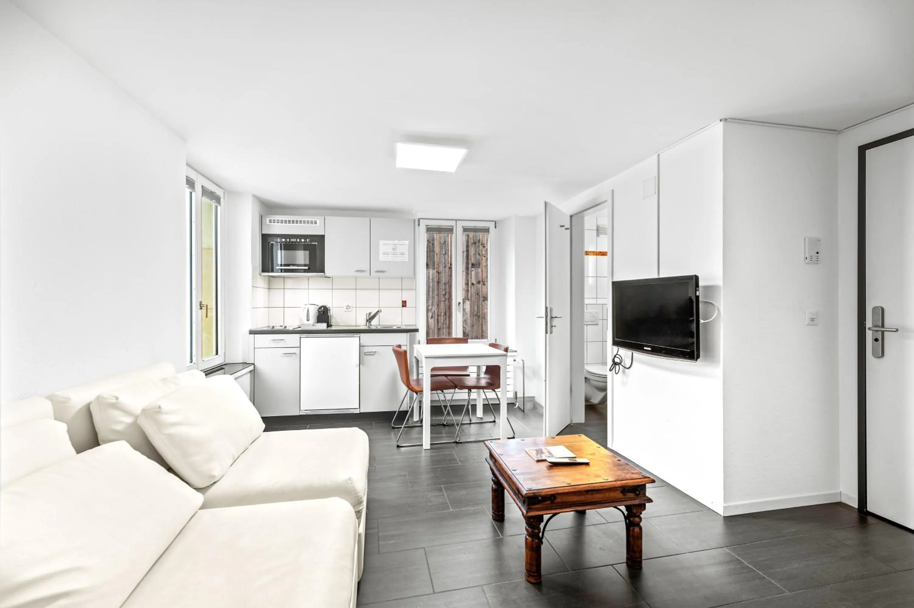 TV and multimedia in Hotel Hine Adon Fribourg