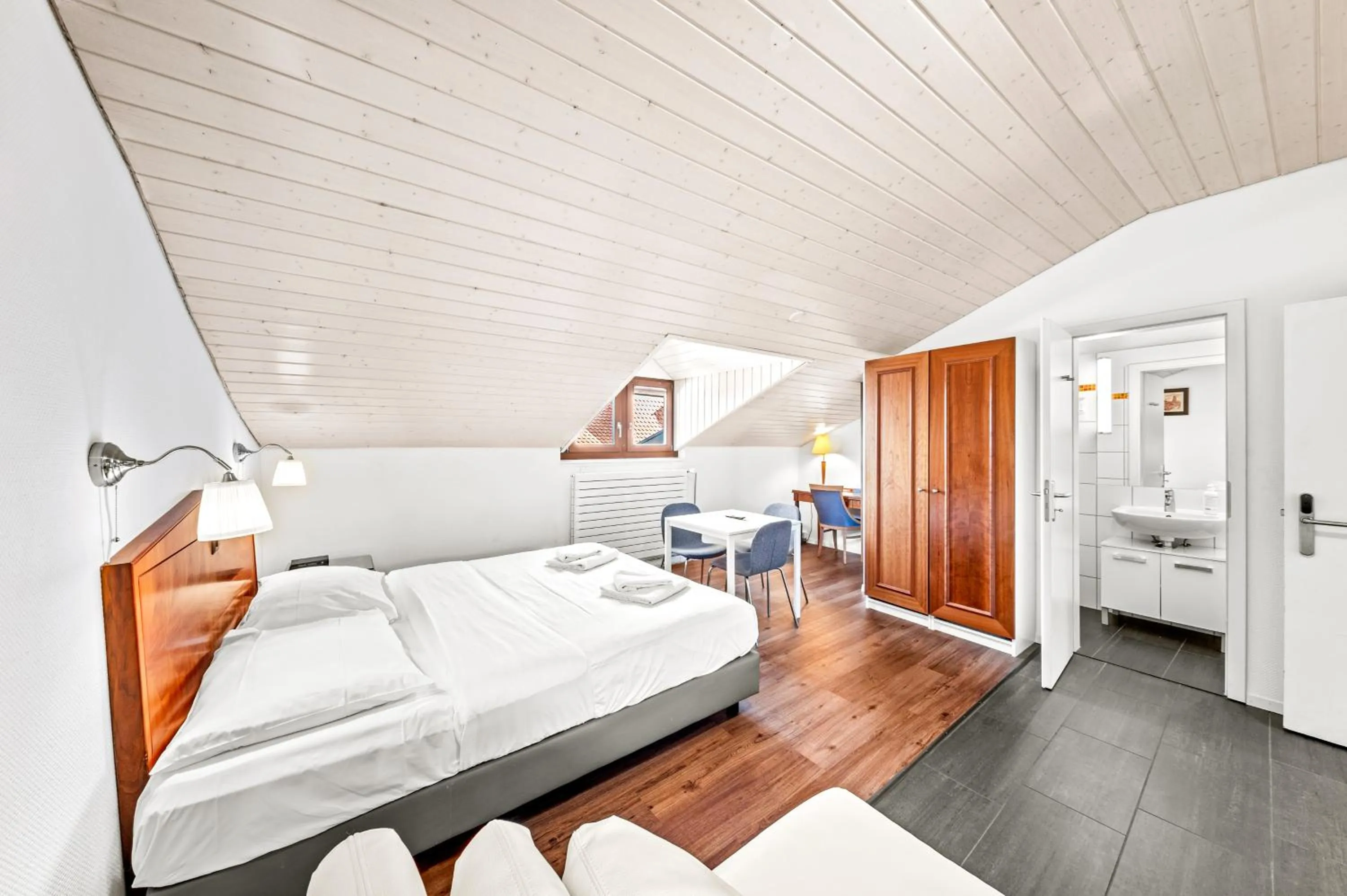 Bed in Hotel Hine Adon Fribourg