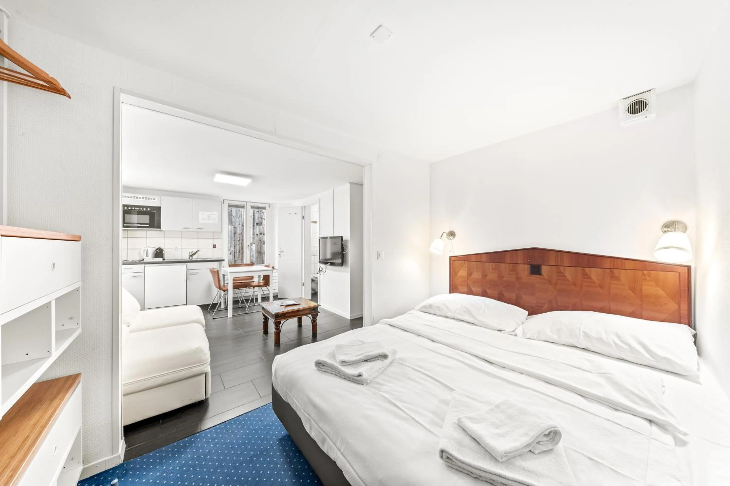 Photo of the whole room, Bed in Hotel Hine Adon Fribourg