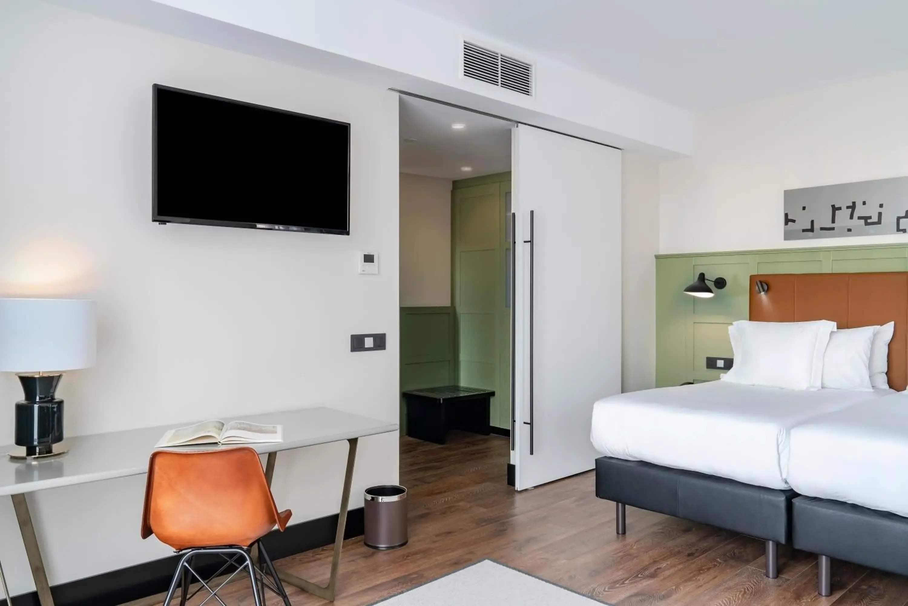 TV and multimedia, Bed in Vincci Consulado de Bilbao TV and multimedia, Bed in Vincci Consulado de Bilbao