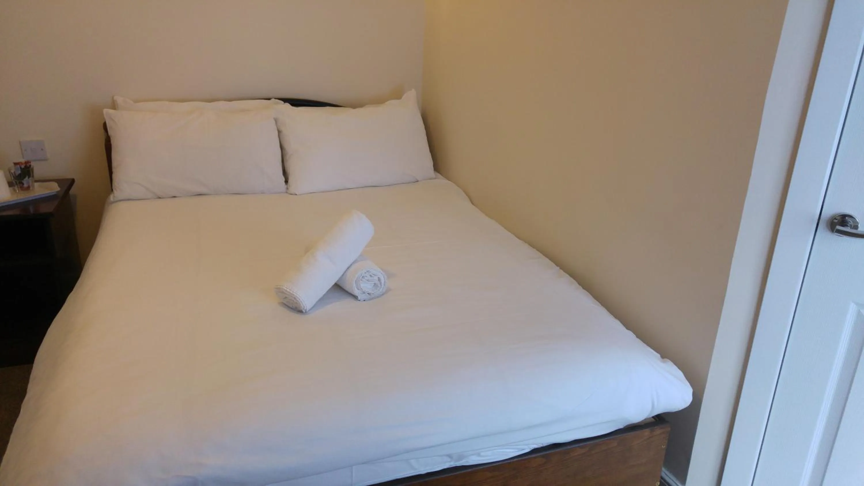 Bed in City View Hotel Stratford