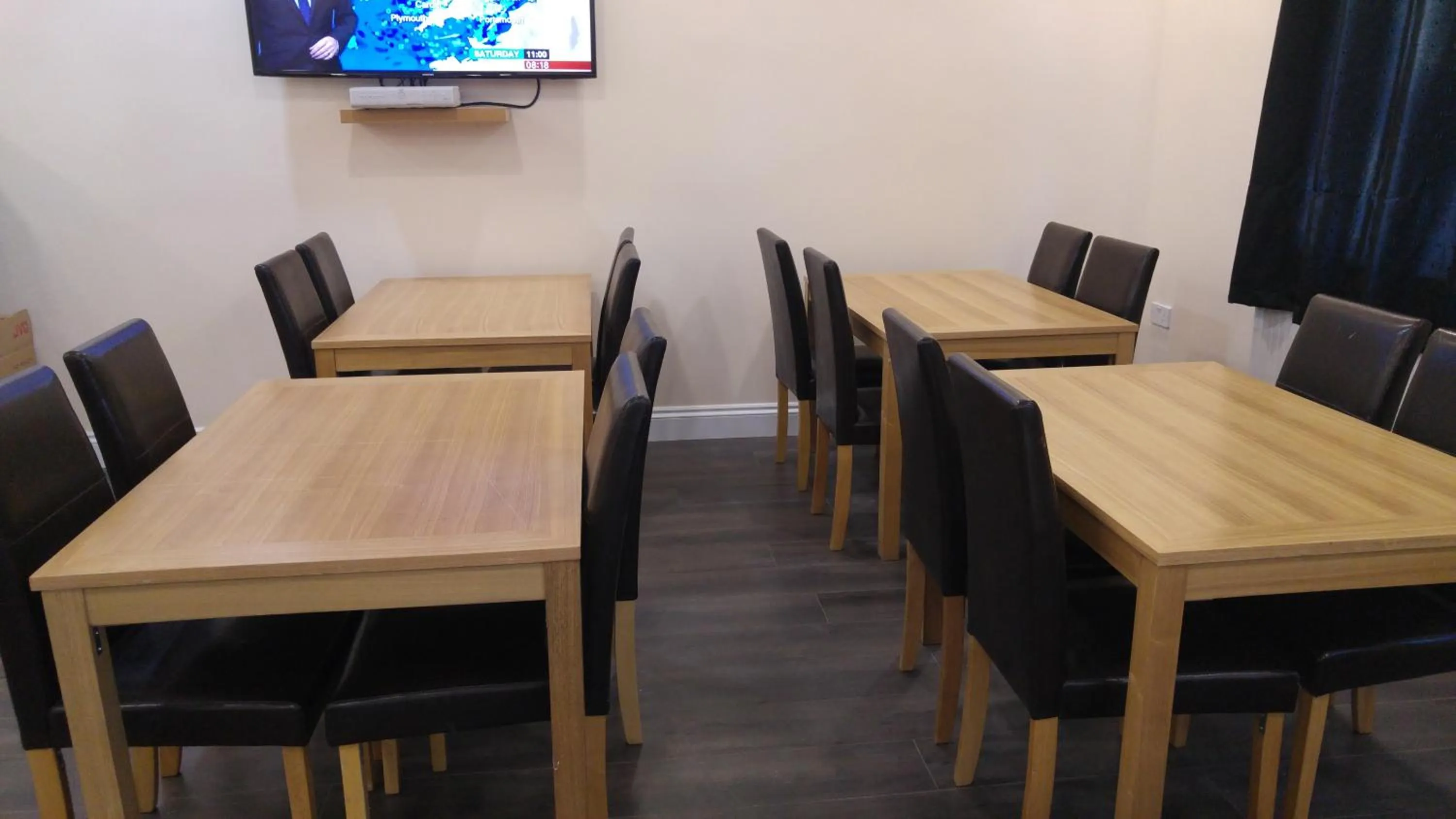 Communal lounge/ TV room in City View Hotel Stratford