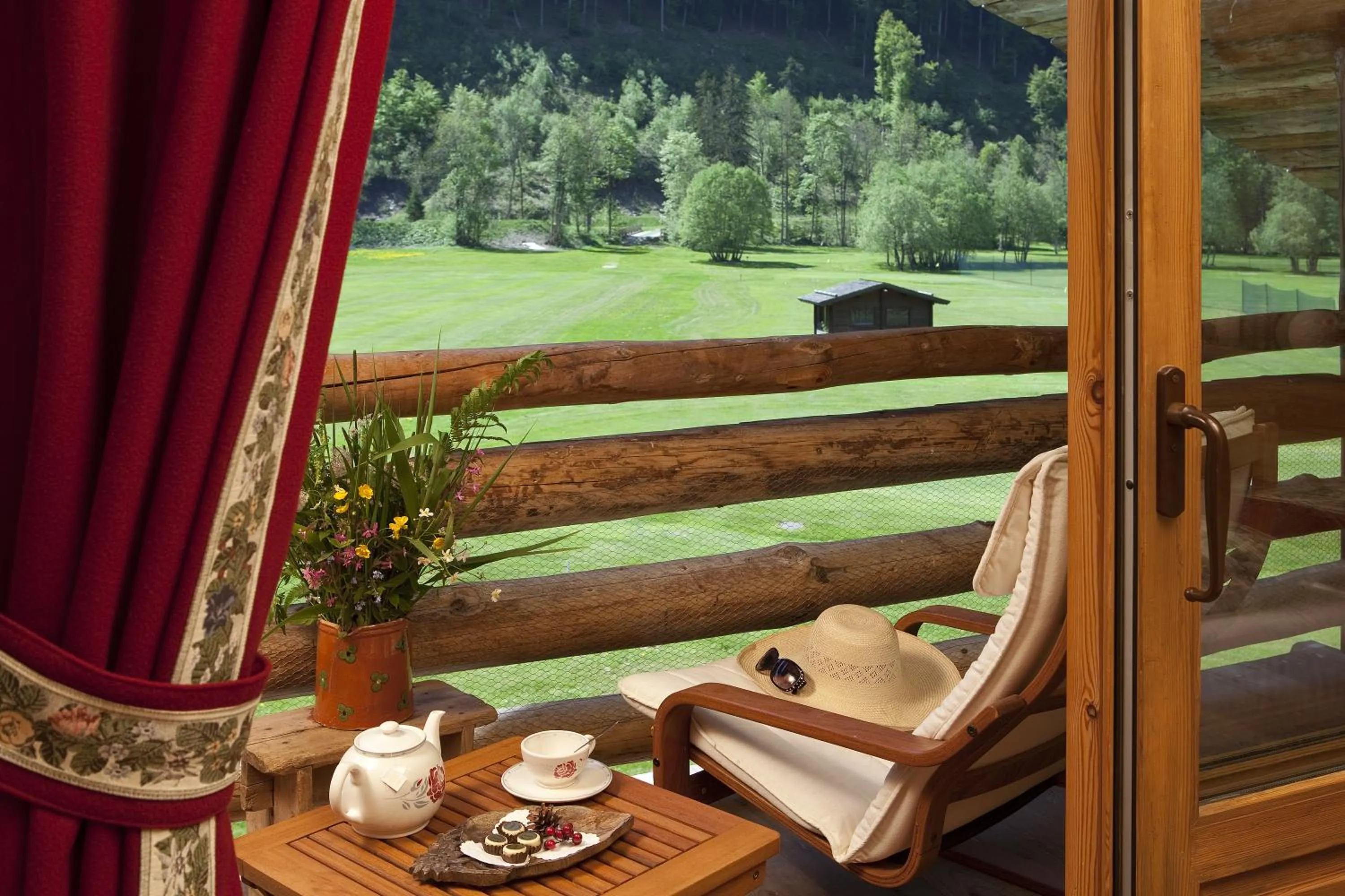 Balcony/Terrace in Chalet-Hôtel Les Fermes de Pierre & Anna