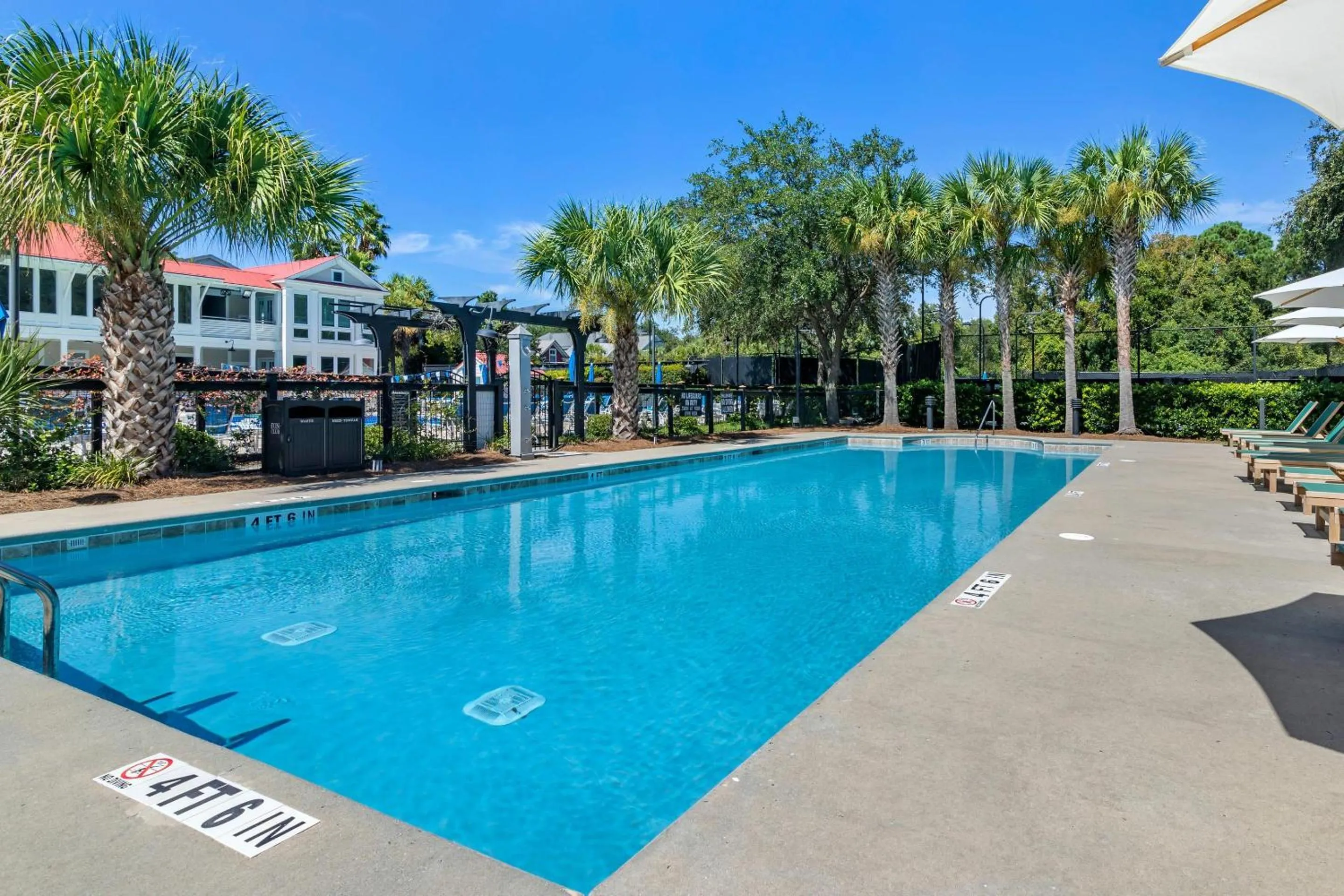 Swimming pool in Inn at I'On, an Ascend Collection Hotel