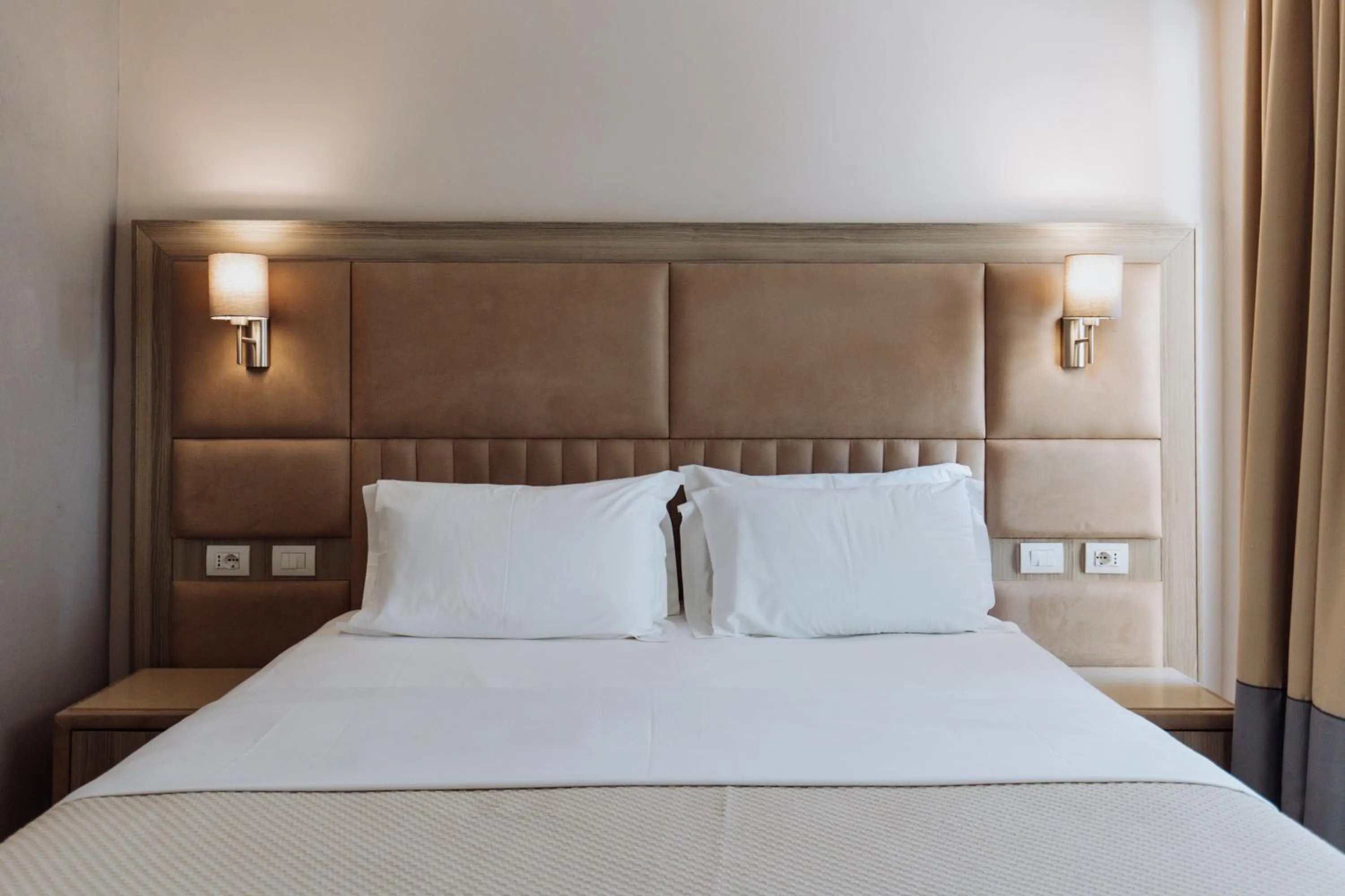 Bed in Royal G Hotel & SPA 4 Star