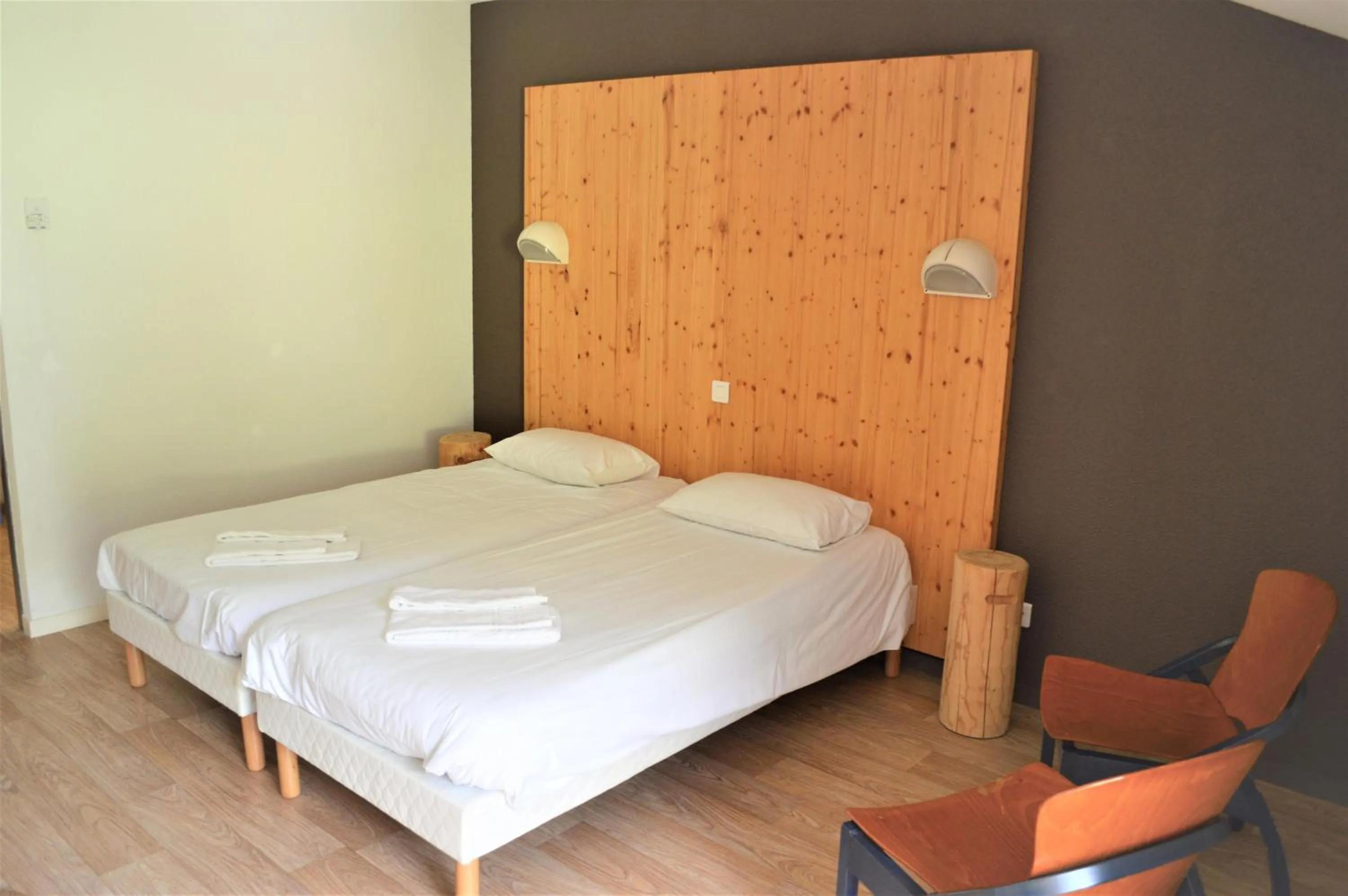 Photo of the whole room, Bed in Village club de Bois d'Amont