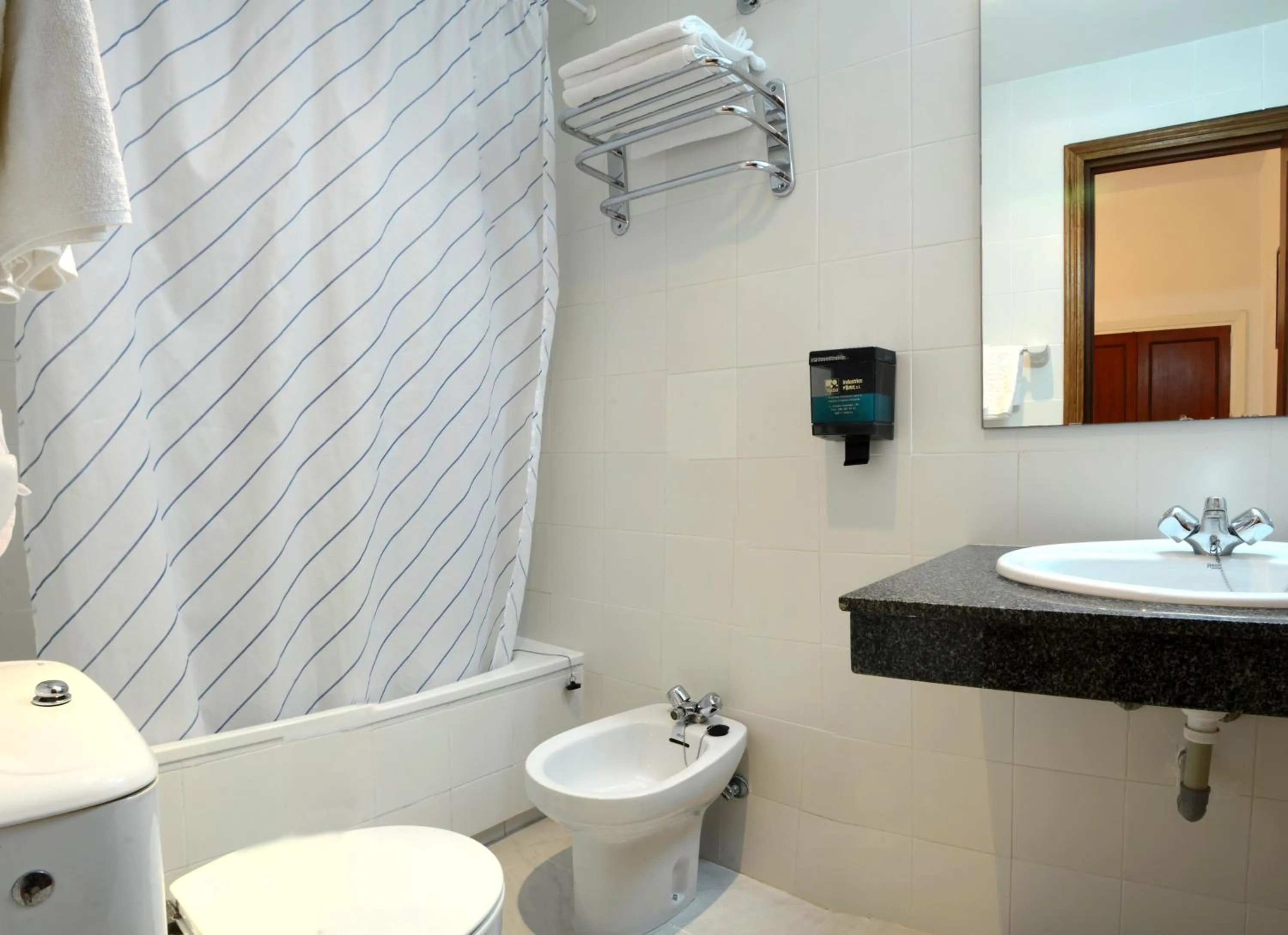 Bathroom in Hotel El Coloso