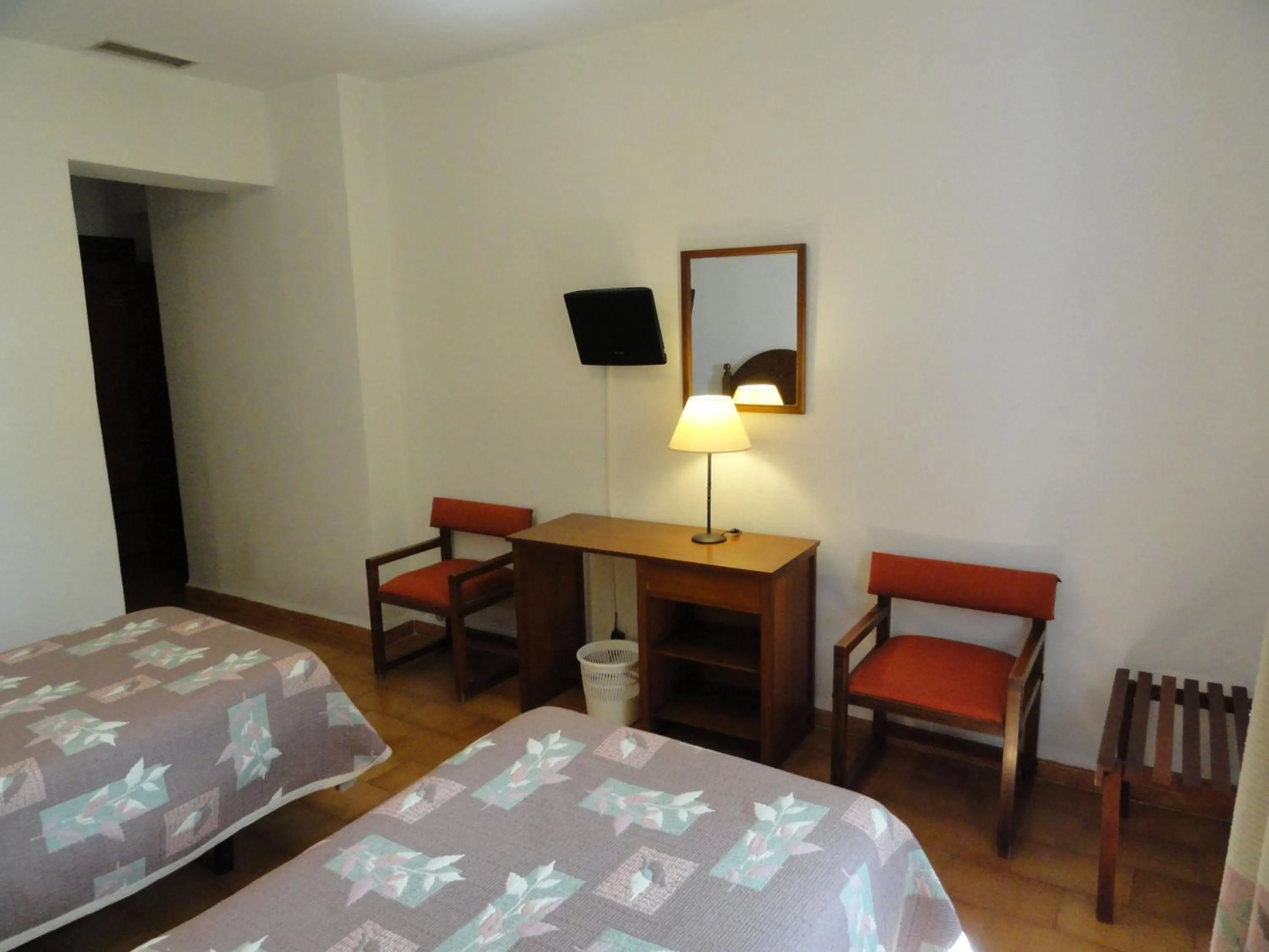 Seating area, Bed in Hotel El Coloso