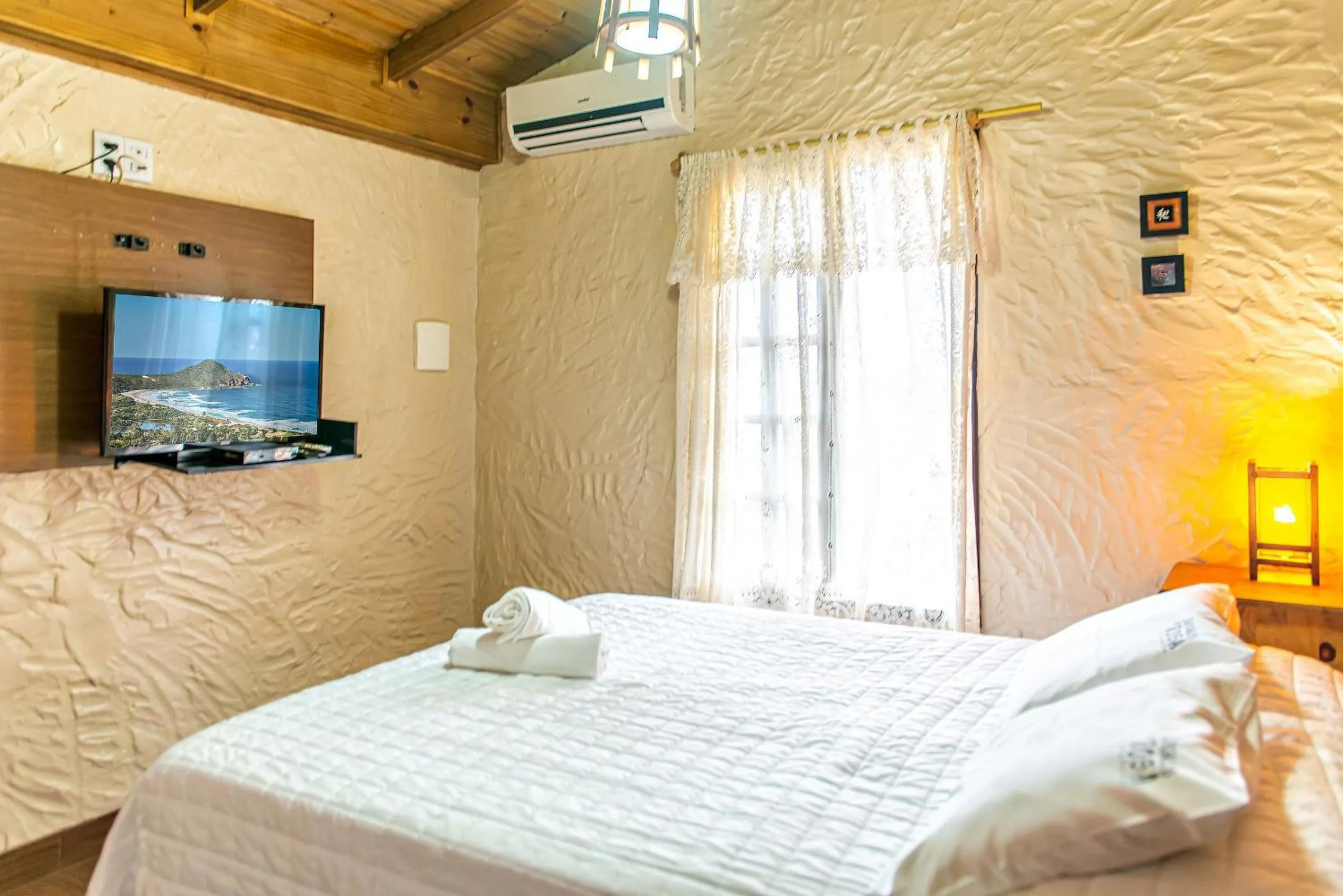 Bedroom, Bed in Pousada Bangalôs do Rosa