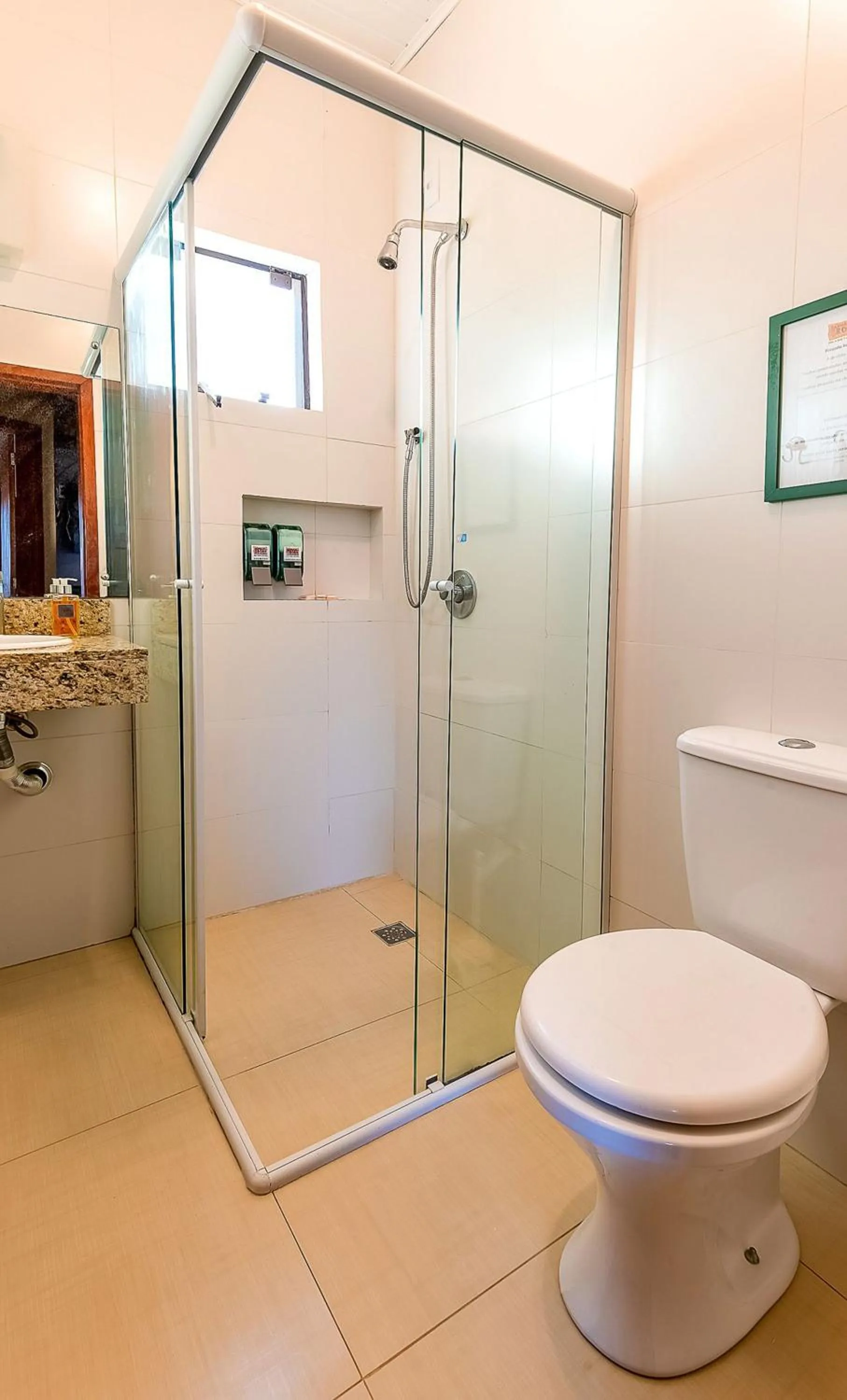 Toilet in Pousada Bangalôs do Rosa