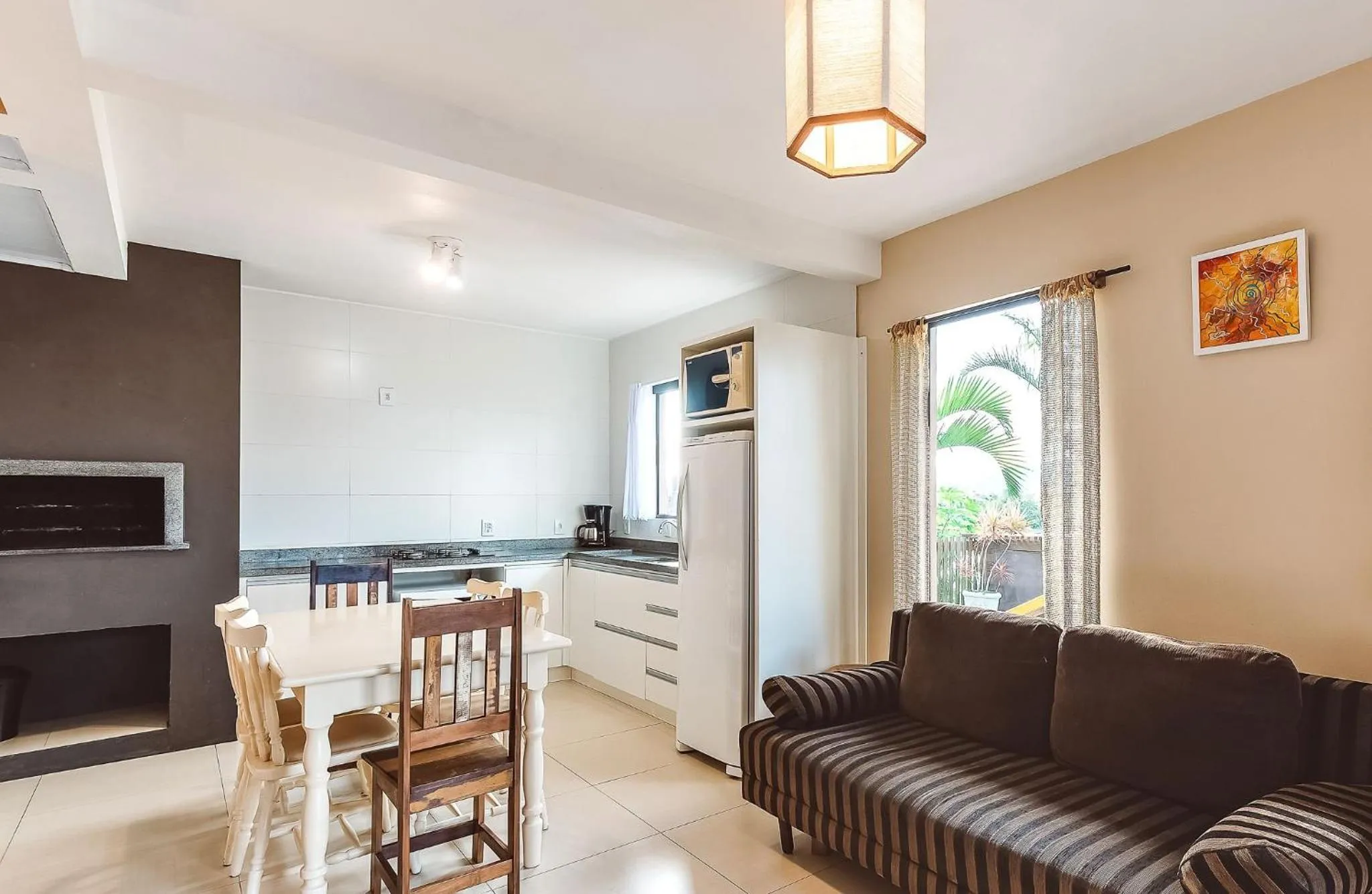 Kitchen or kitchenette in Pousada Bangalôs do Rosa