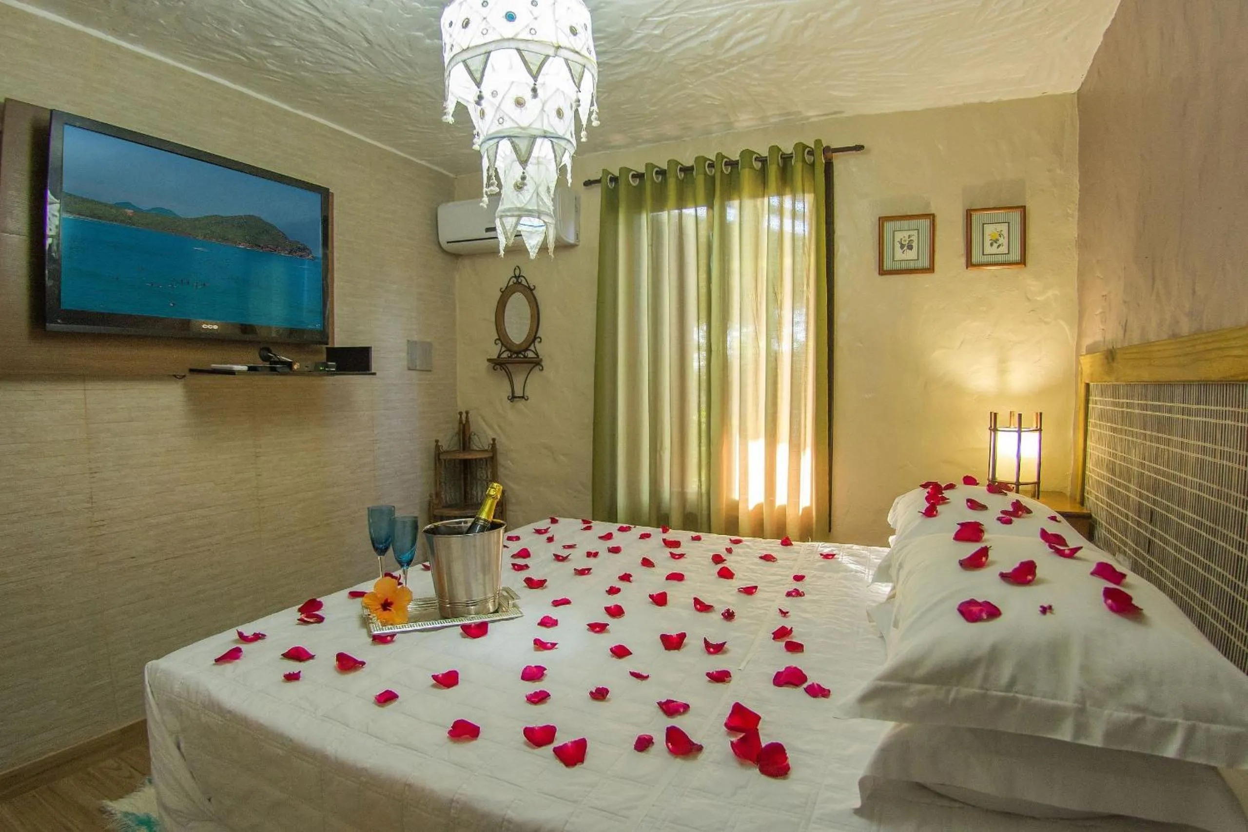 Decorative detail, Bed in Pousada Bangalôs do Rosa