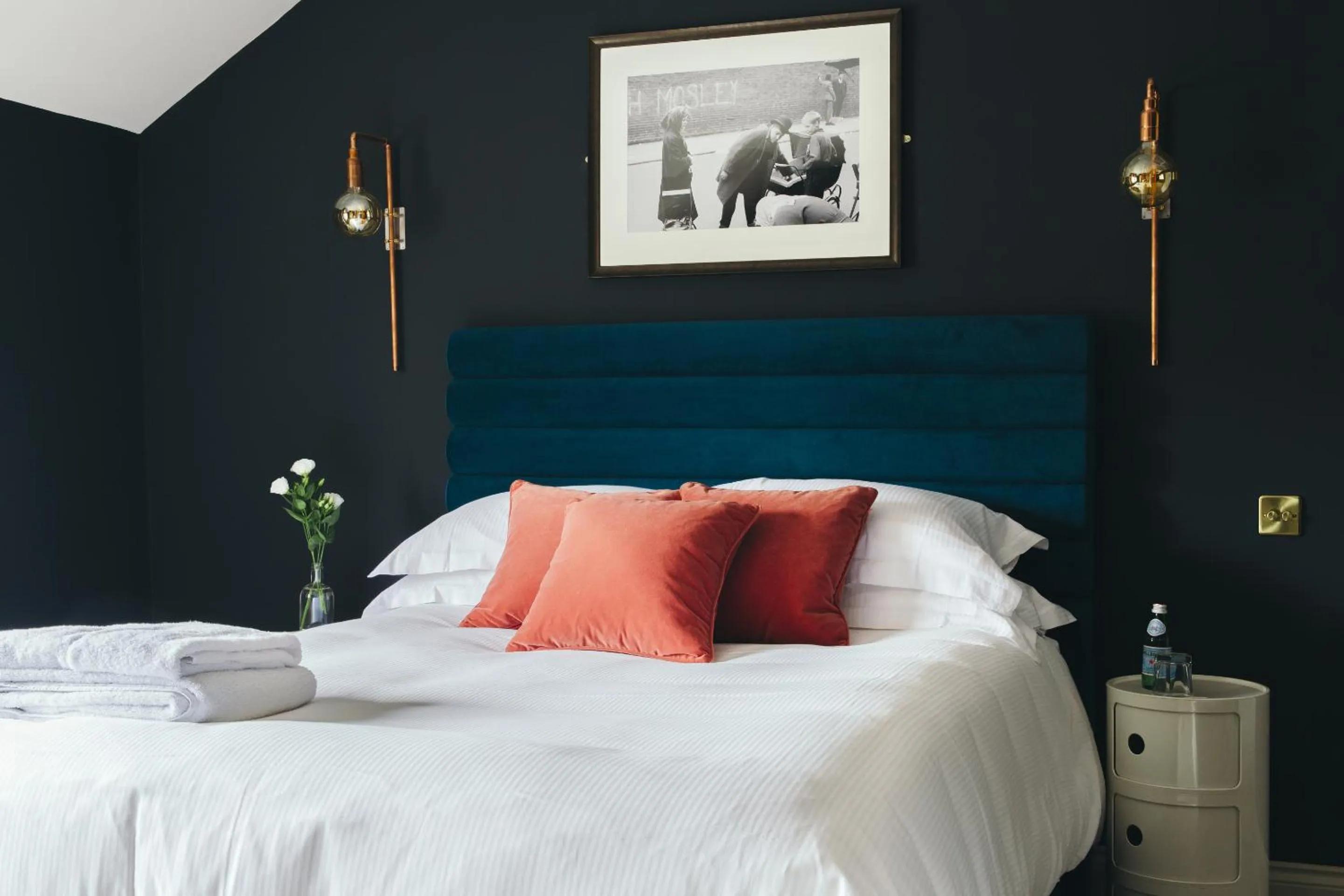 Bedroom, Bed in The Porterhouse grill & rooms