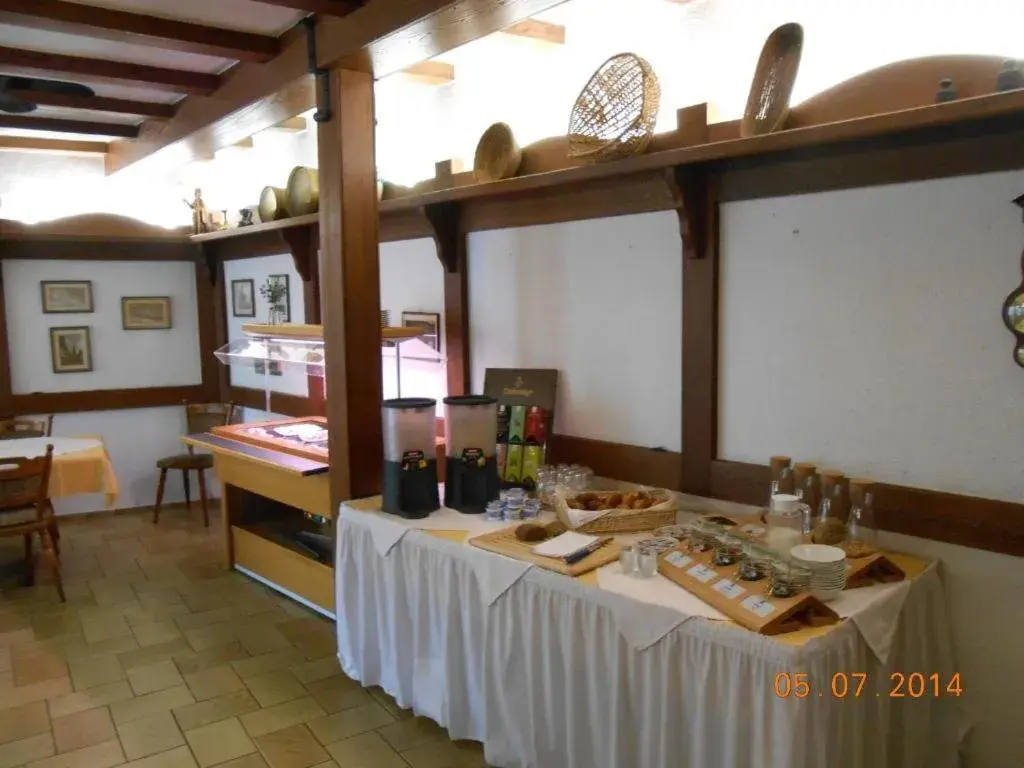 Food and drinks in Weinhaus Hotel zum Josefshof Food and drinks in Weinhaus Hotel zum Josefshof