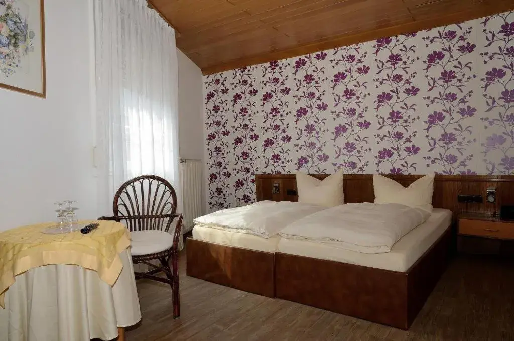 Bedroom, Bed in Weinhaus Hotel zum Josefshof Bedroom, Bed in Weinhaus Hotel zum Josefshof