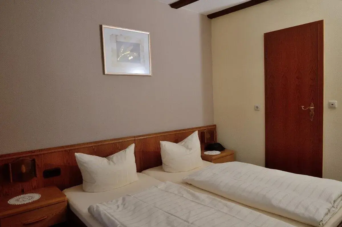 Bedroom, Bed in Weinhaus Hotel zum Josefshof Bedroom, Bed in Weinhaus Hotel zum Josefshof