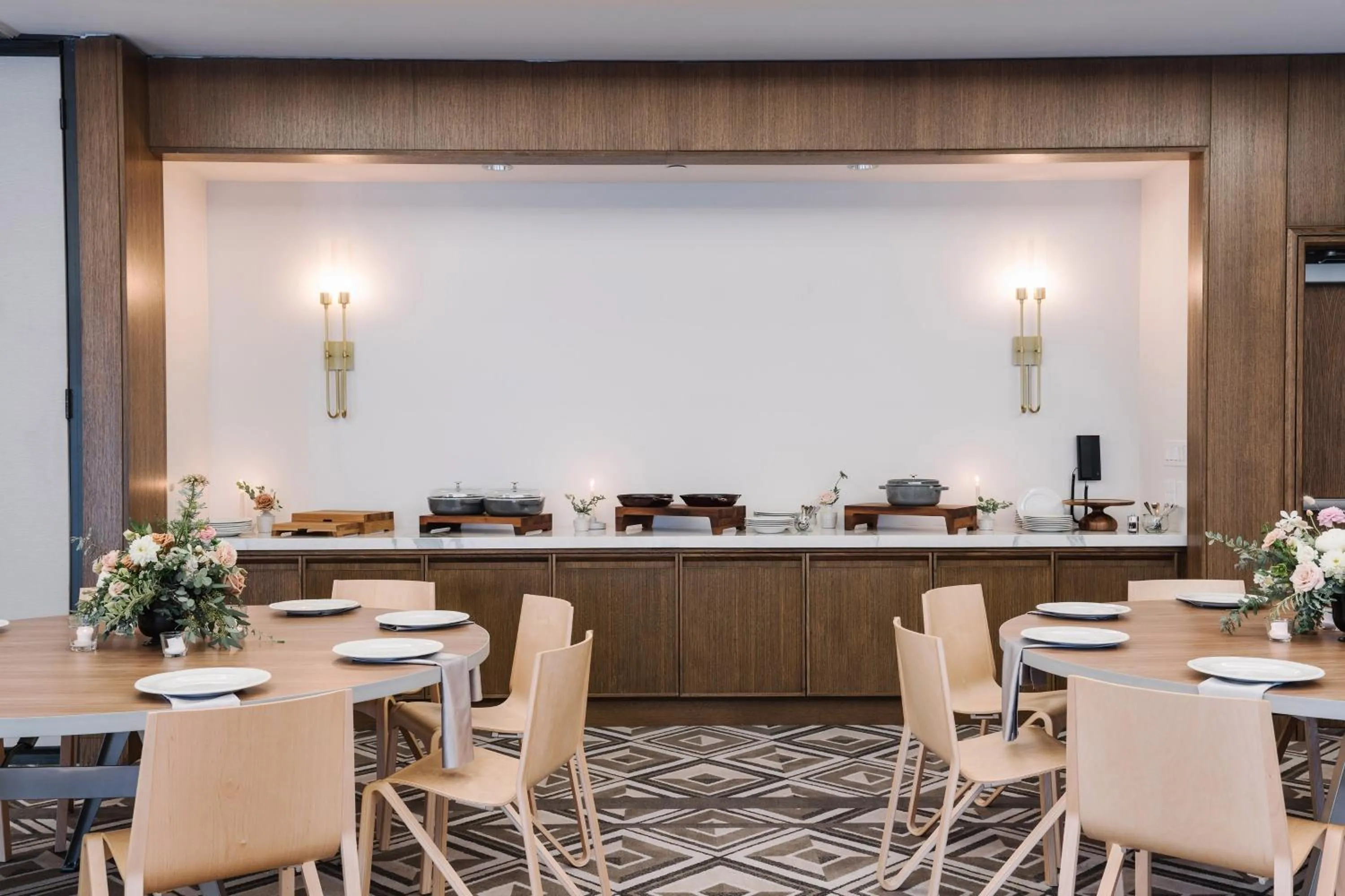 Meeting/conference room in The Alida, Savannah, a Tribute Portfolio Hotel