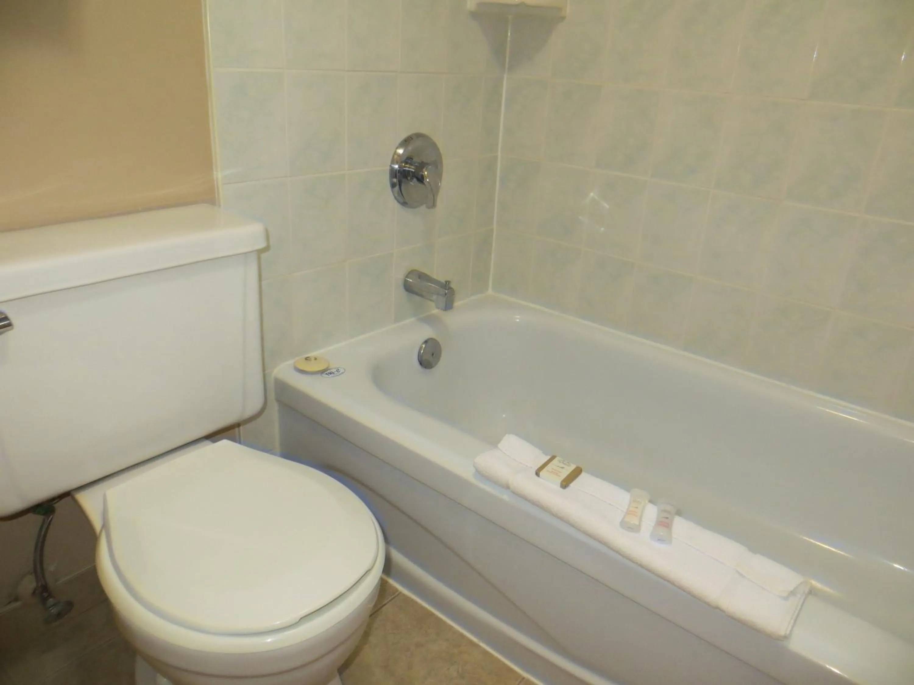 Bathroom in Howard Johnson by Wyndham Red Deer