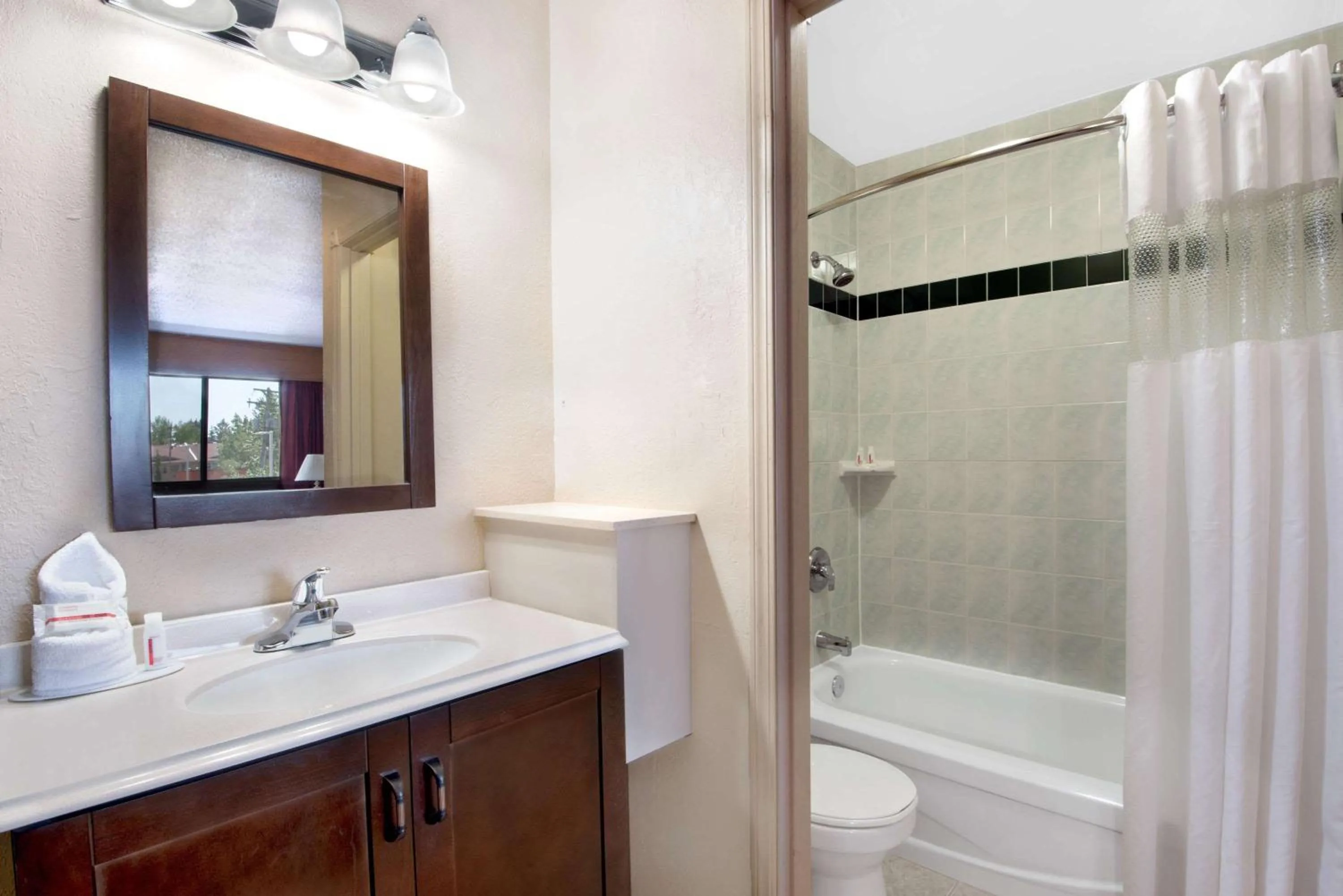 Bathroom in Howard Johnson by Wyndham Red Deer