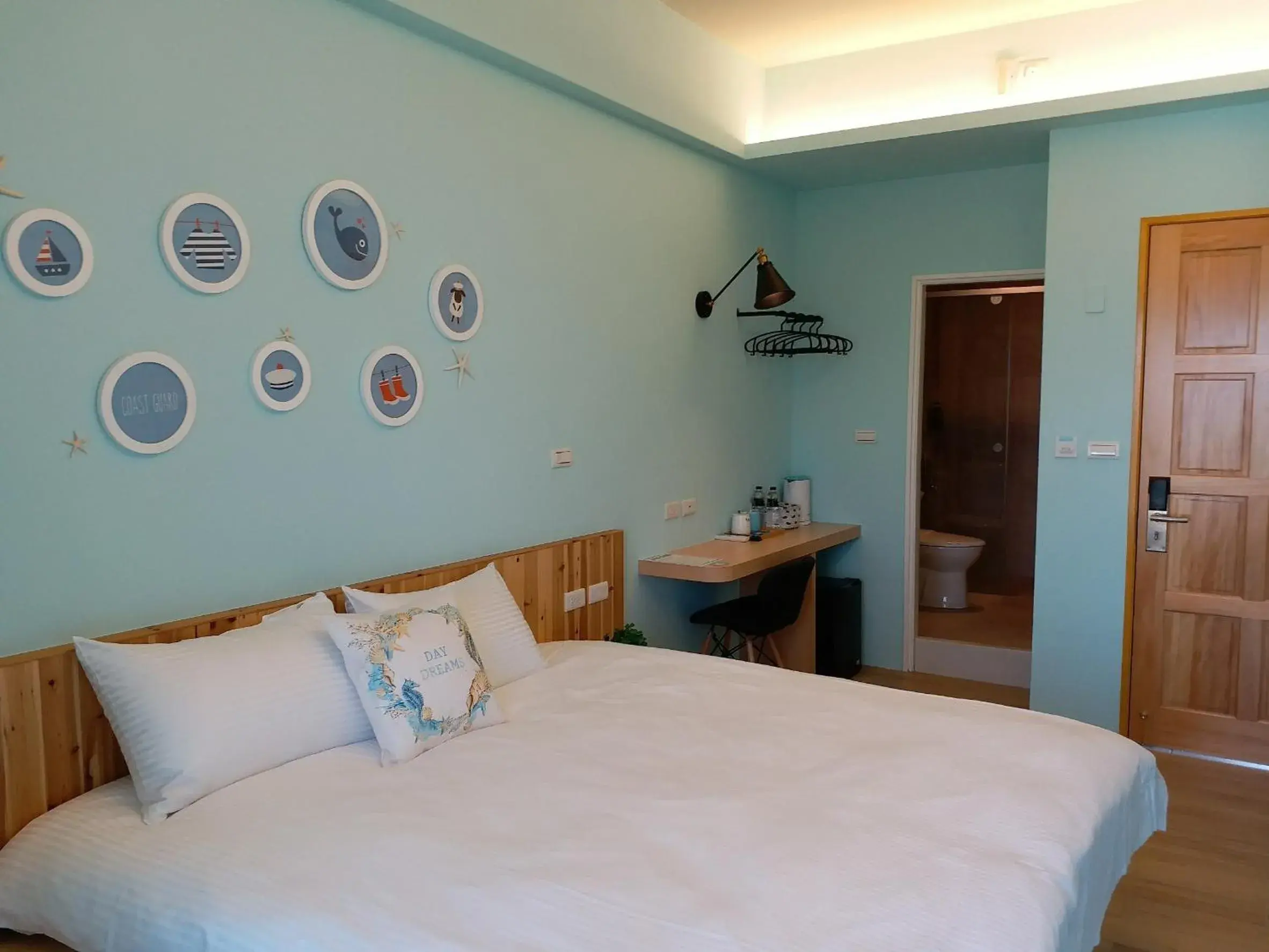 Queen Room in Summer Dream Queen Room in Summer Dream