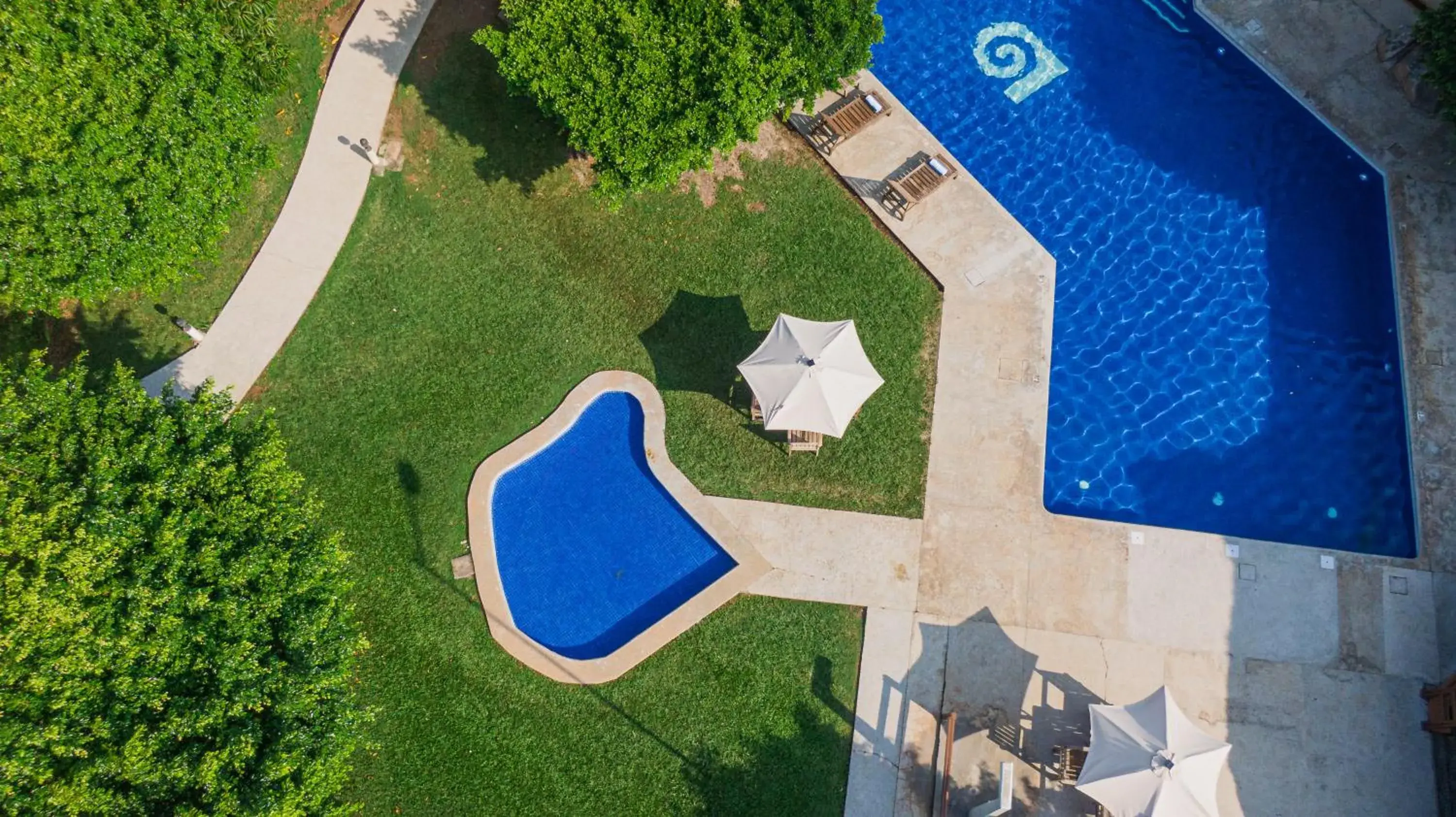 Swimming pool in Hotel Loma Real Swimming pool in Hotel Loma Real