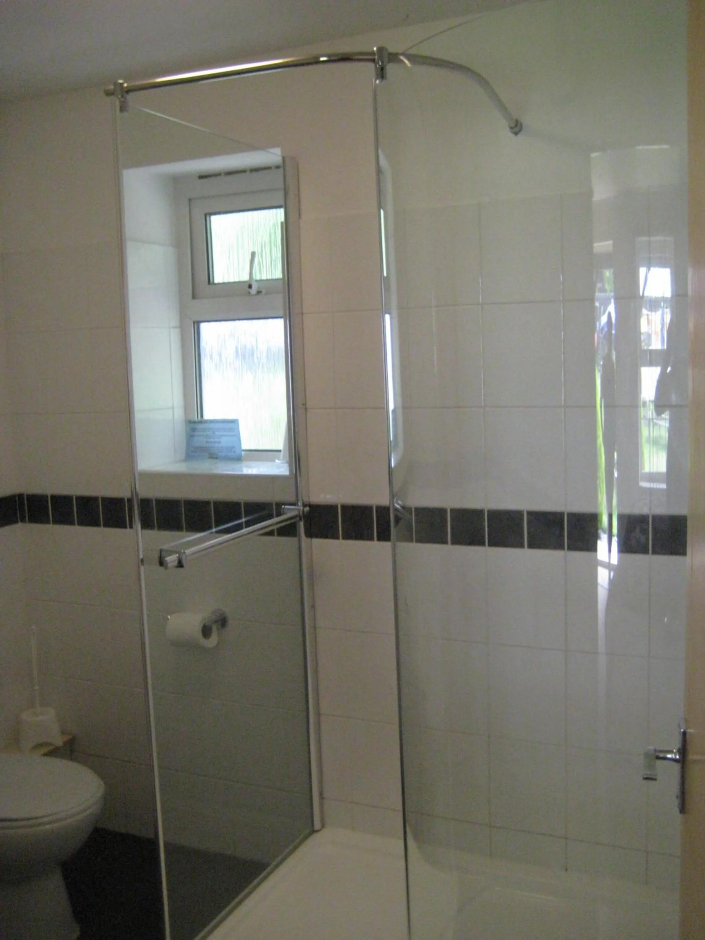 Bathroom in The Lord Byron Inn