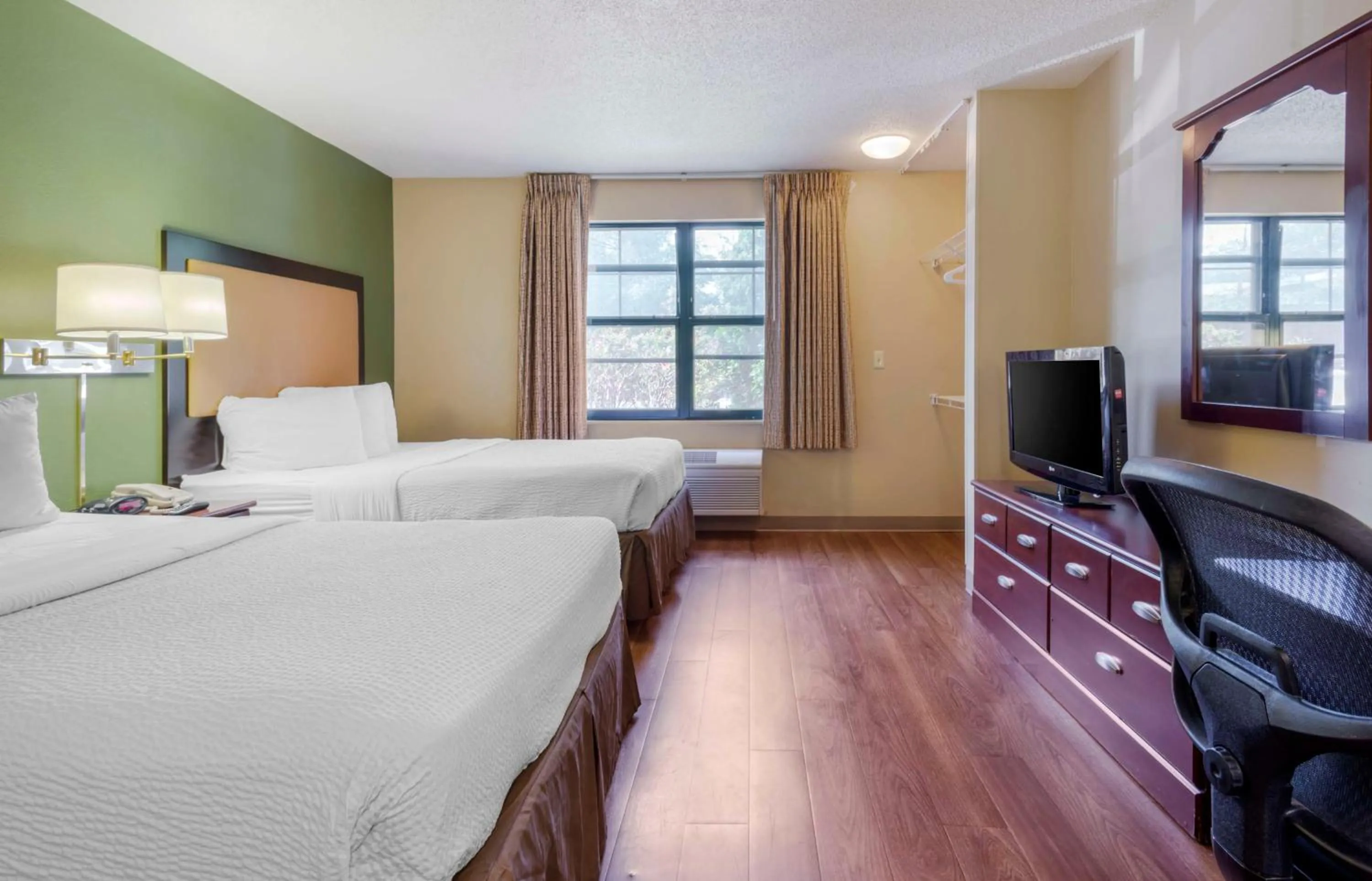 Bedroom, Bed in Extended Stay America Suites - Ramsey - Upper Saddle River