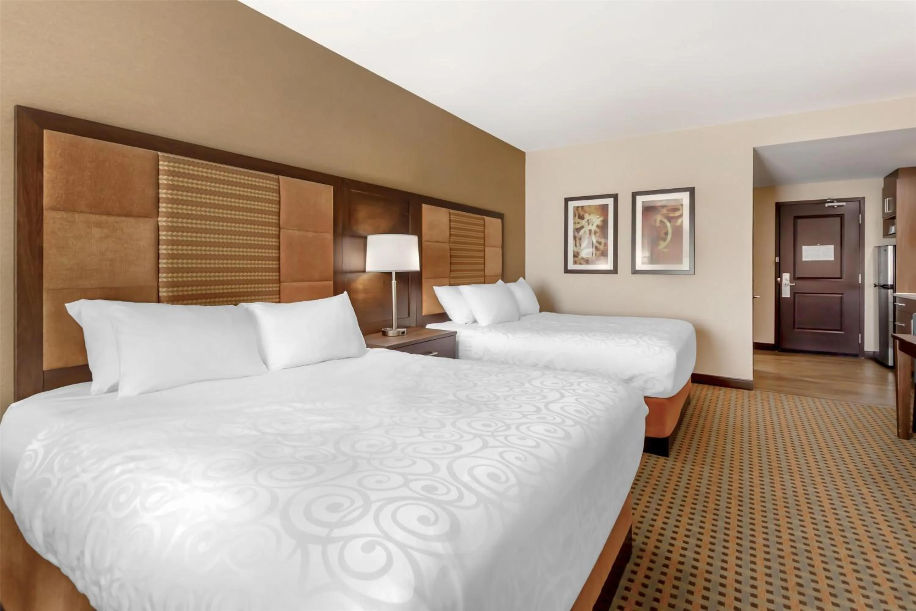 Bedroom, Bed in Best Western Plus Hinton Inn & Suites