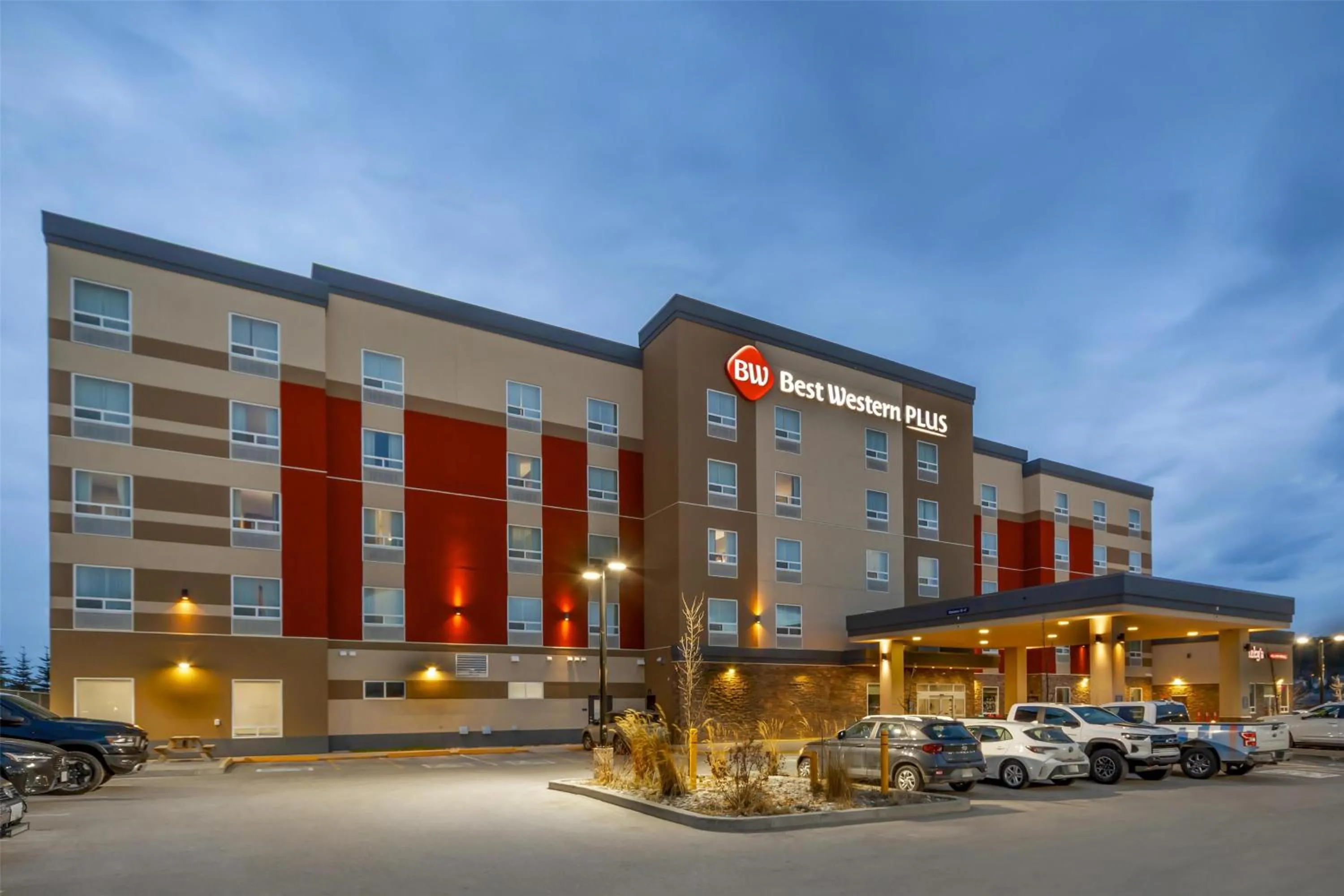Property building in Best Western Plus Hinton Inn & Suites
