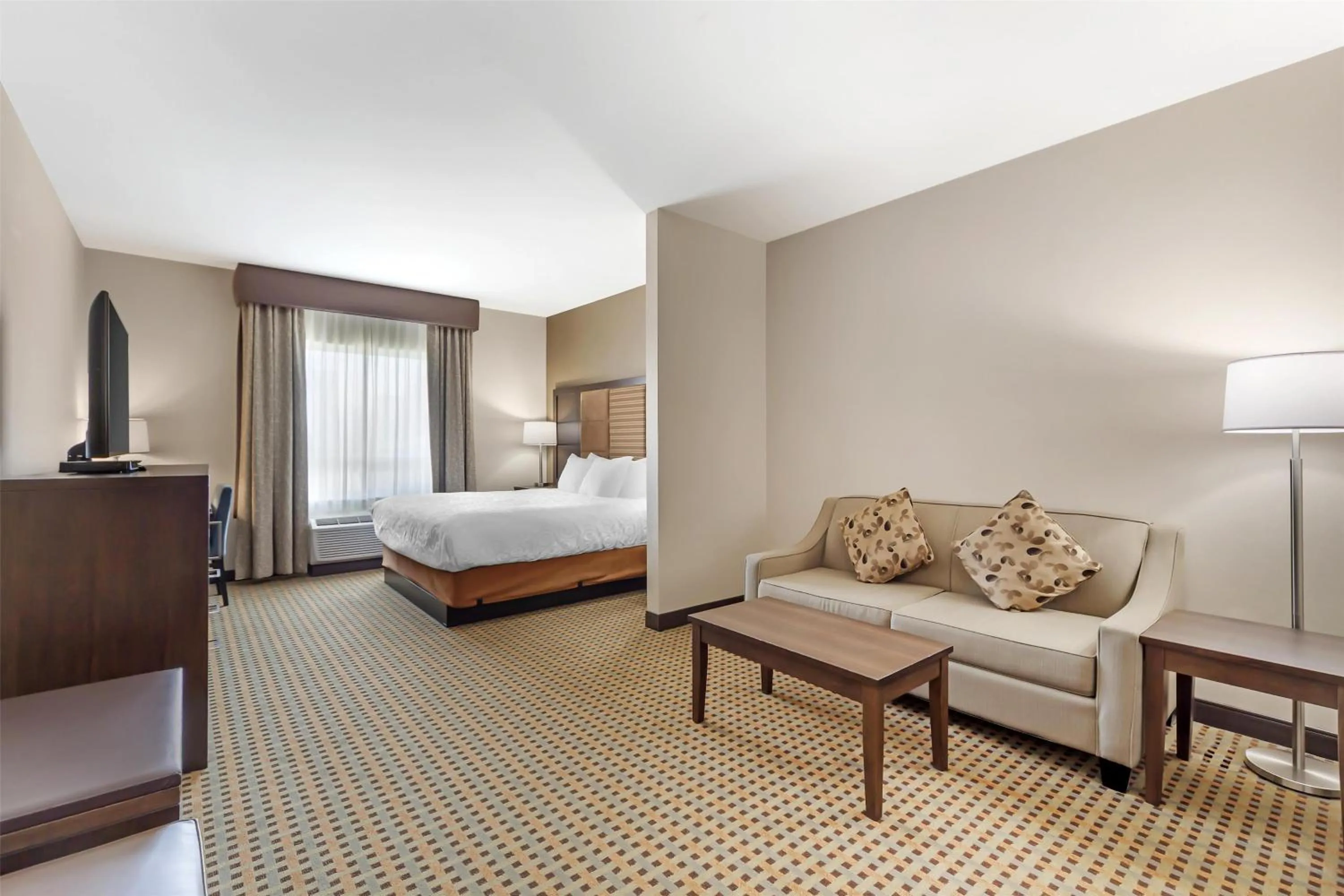 Bedroom, Bed in Best Western Plus Hinton Inn & Suites