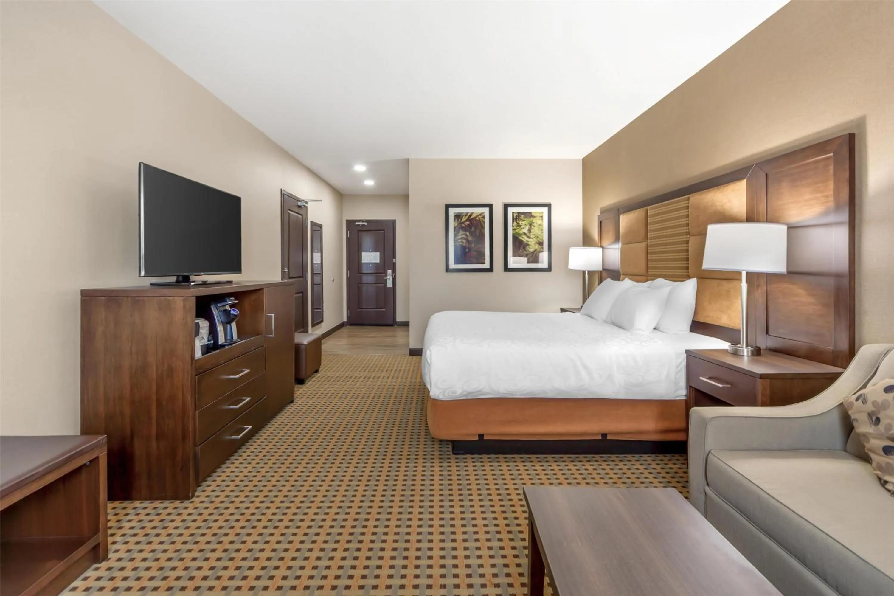 Bedroom, Bed in Best Western Plus Hinton Inn & Suites