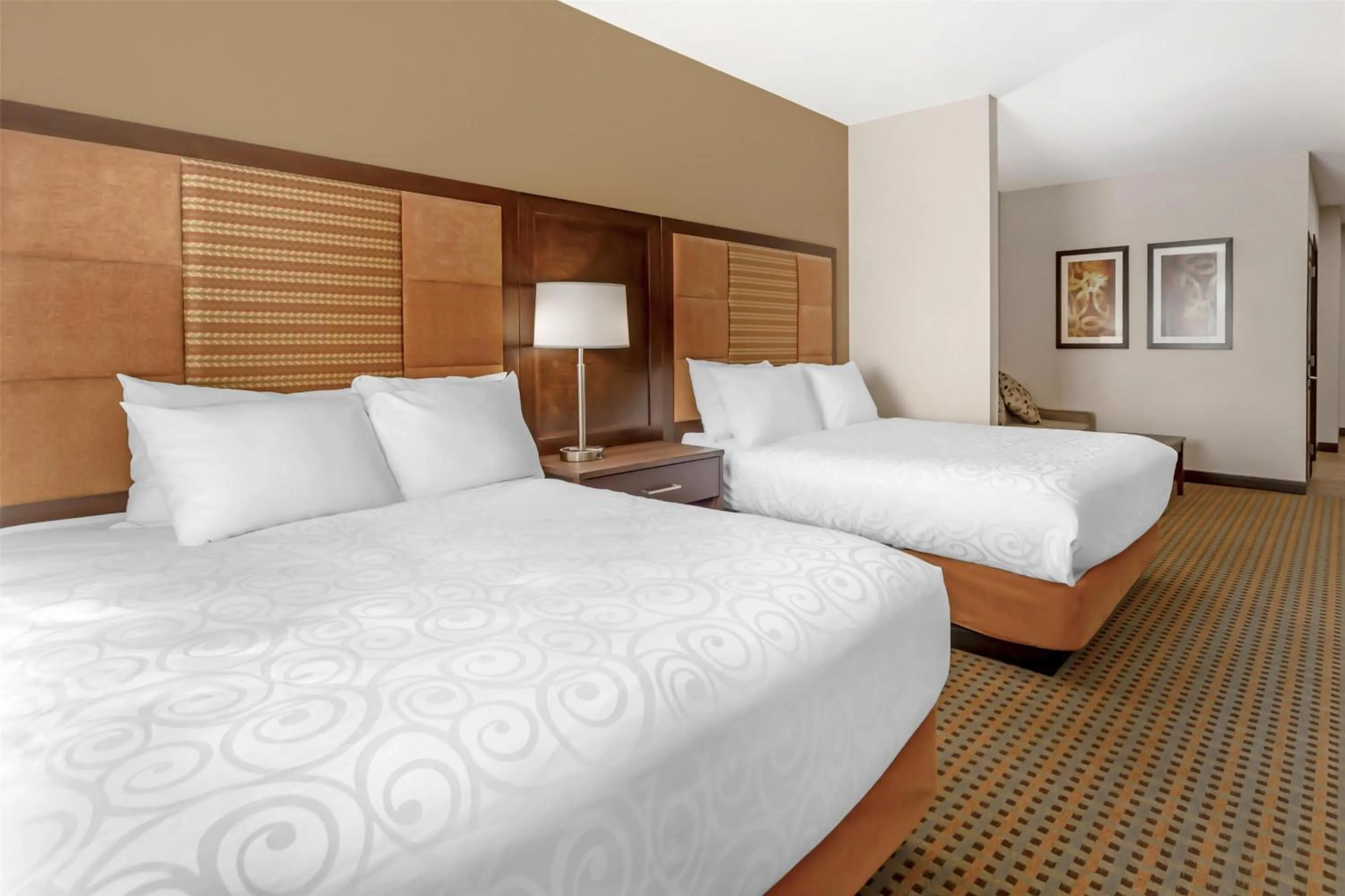 Bedroom, Bed in Best Western Plus Hinton Inn & Suites