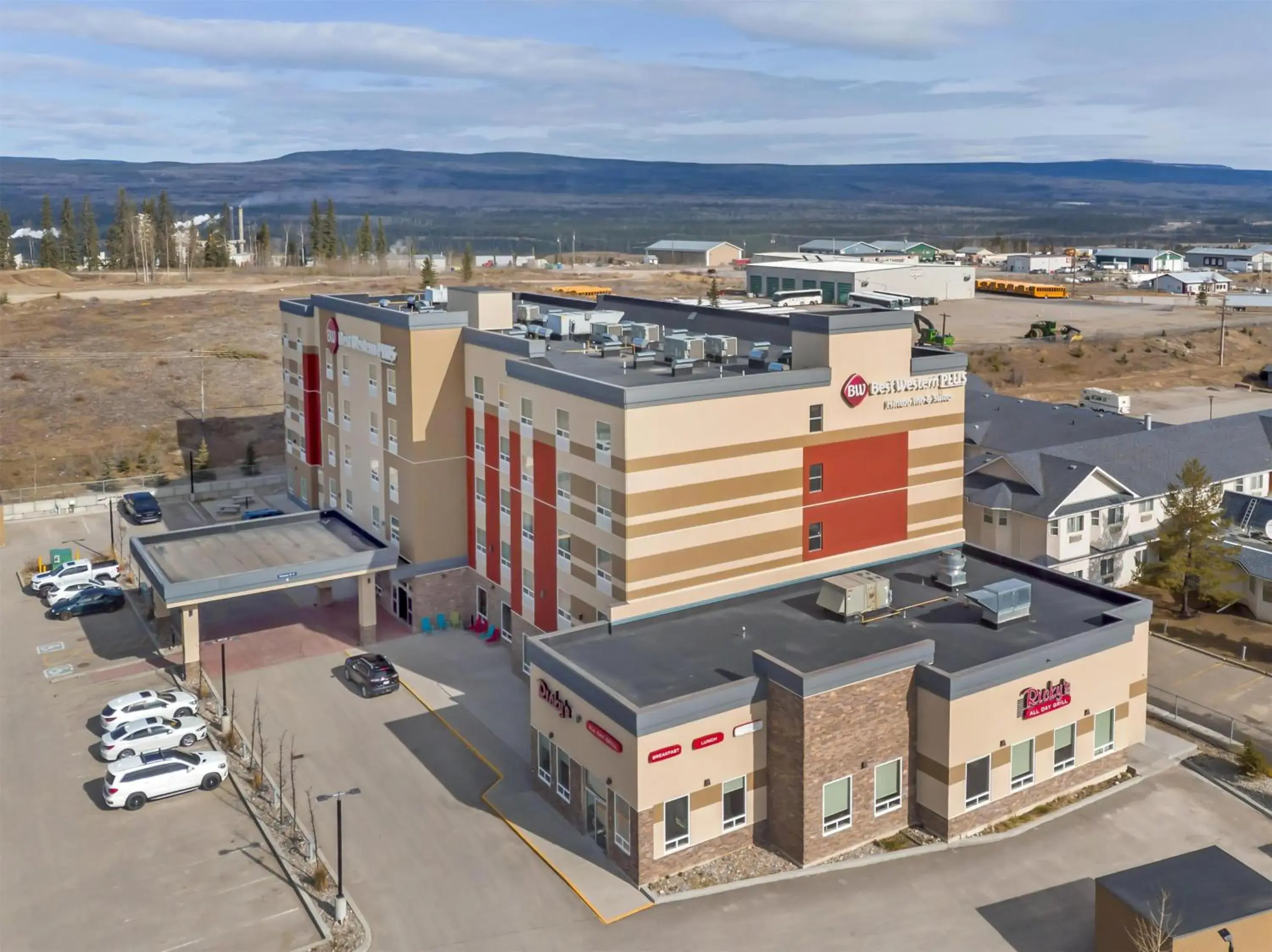 Property building in Best Western Plus Hinton Inn & Suites Property building in Best Western Plus Hinton Inn & Suites