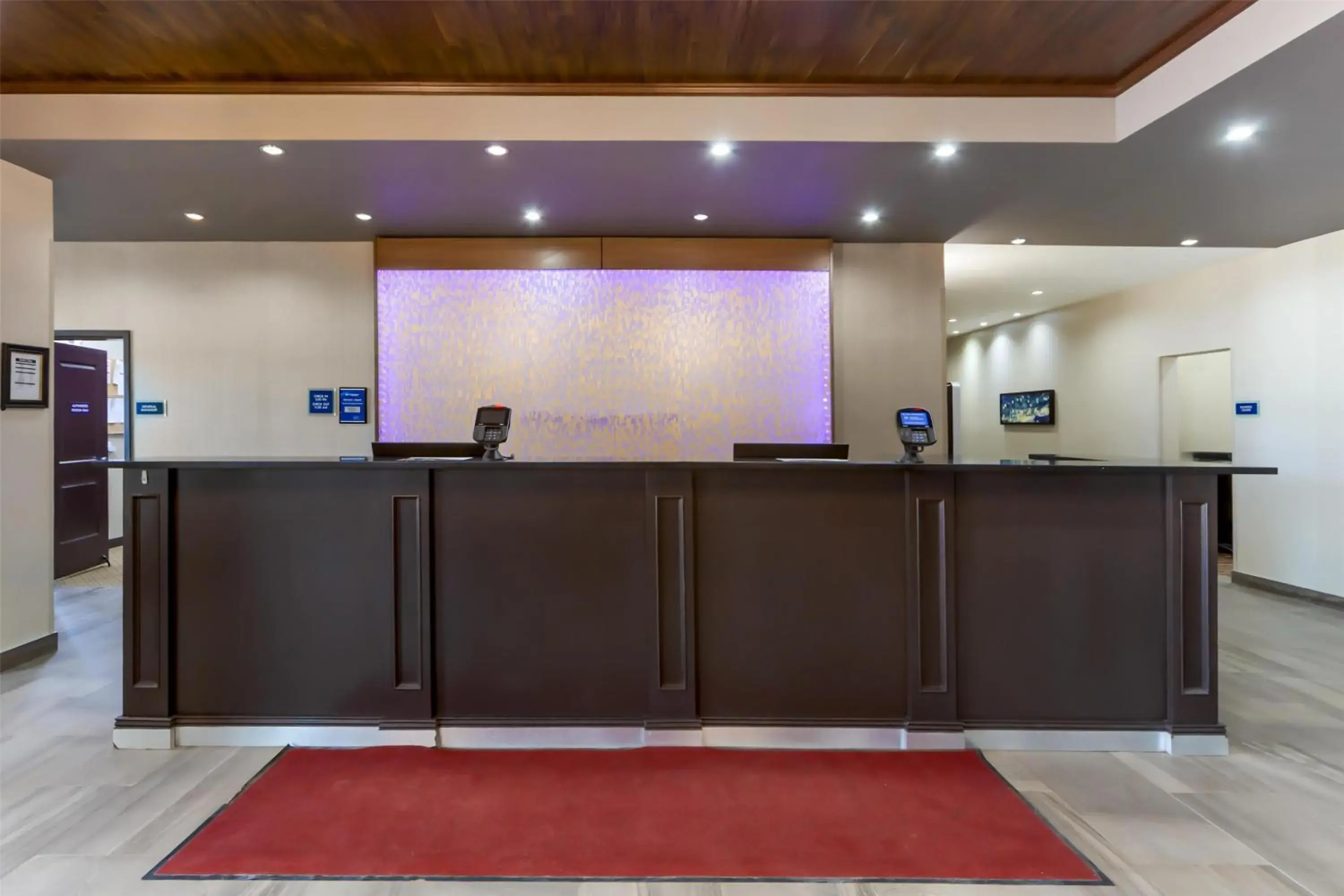 Lobby or reception in Best Western Plus Hinton Inn & Suites Lobby or reception in Best Western Plus Hinton Inn & Suites