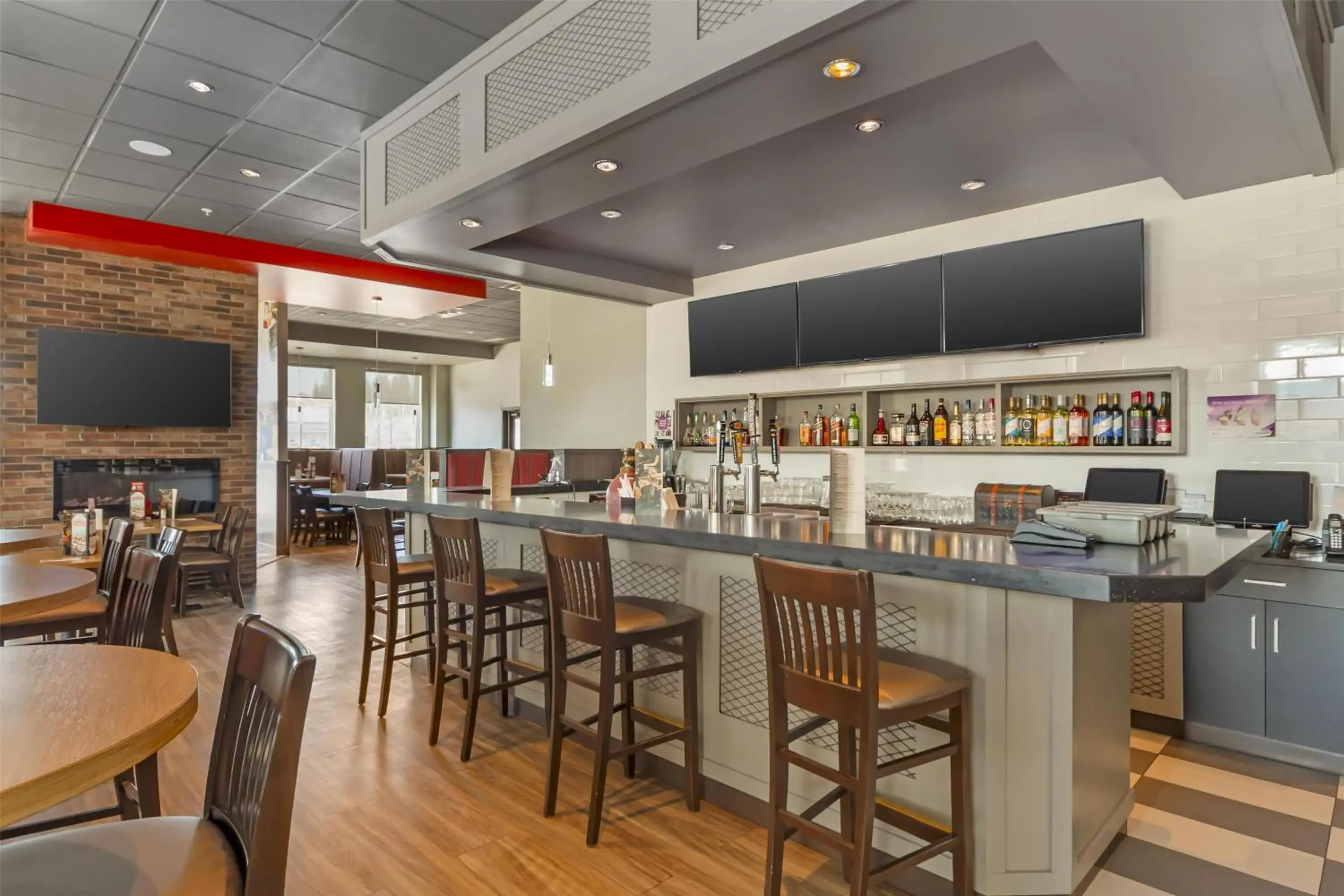 Lounge or bar in Best Western Plus Hinton Inn & Suites Lounge or bar in Best Western Plus Hinton Inn & Suites